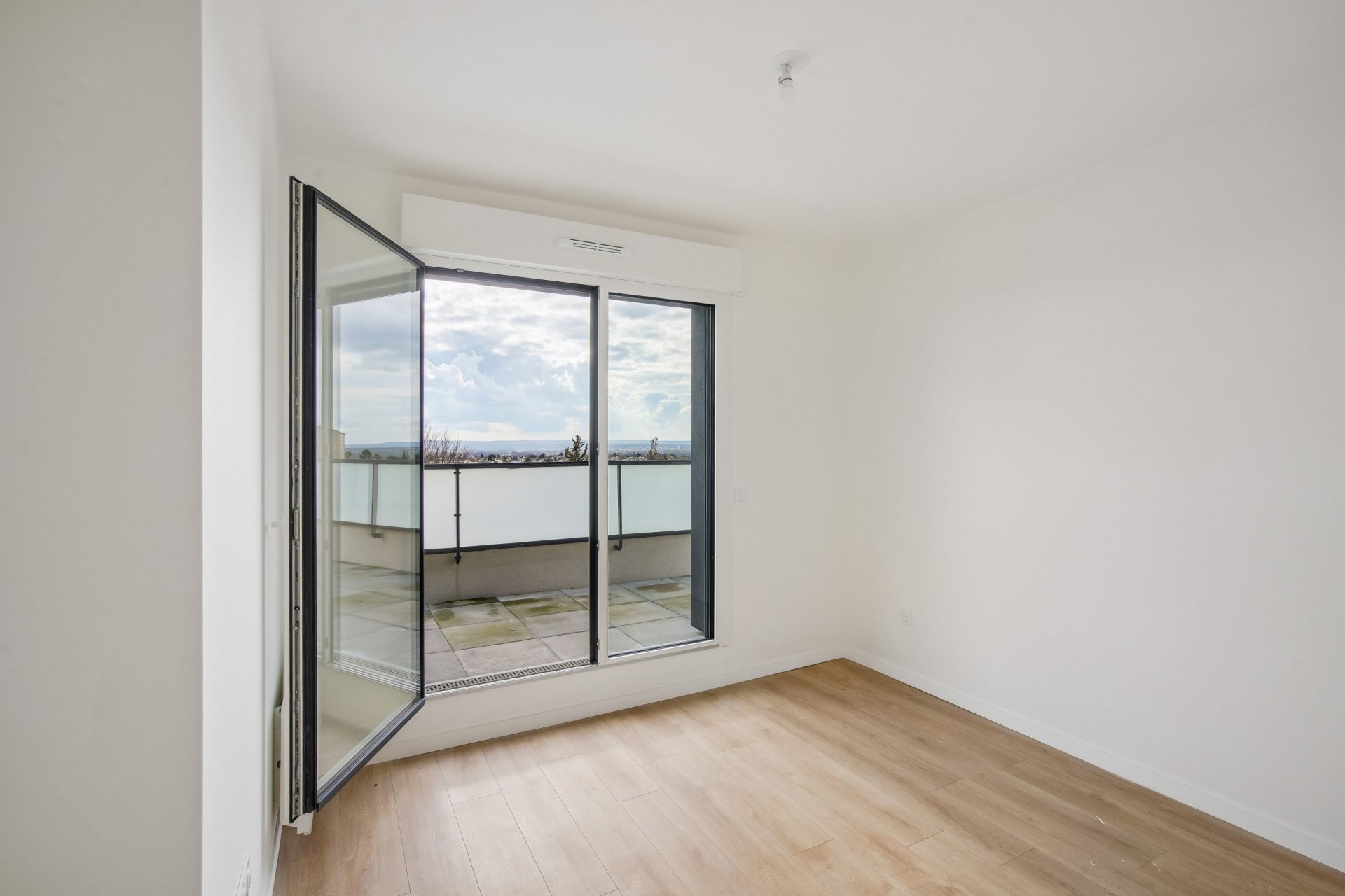 apartment 4 Rooms for sale on CORMEILLES EN PARISIS (95240)