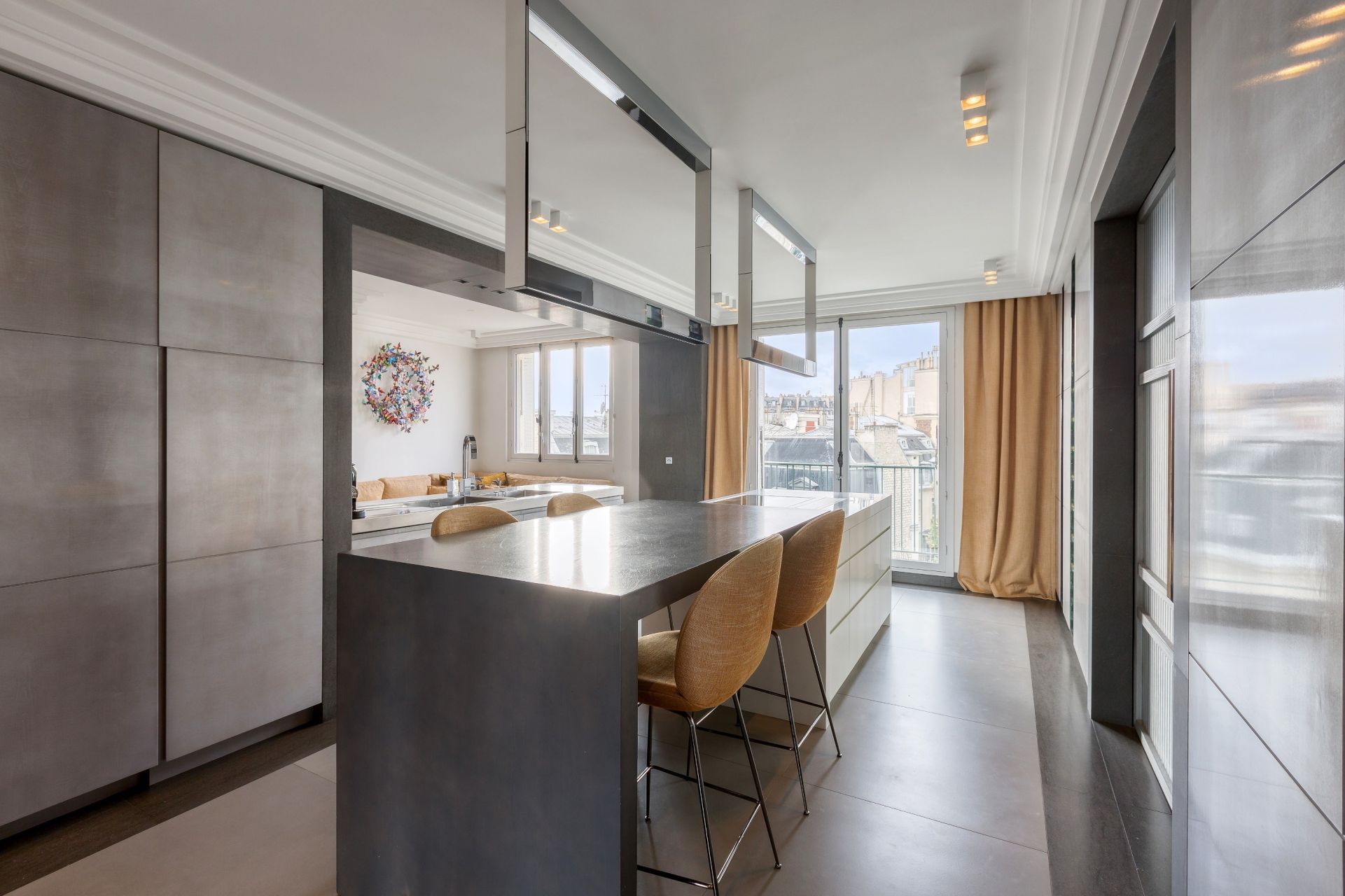 apartment 5 Rooms for sale on PARIS (75016)