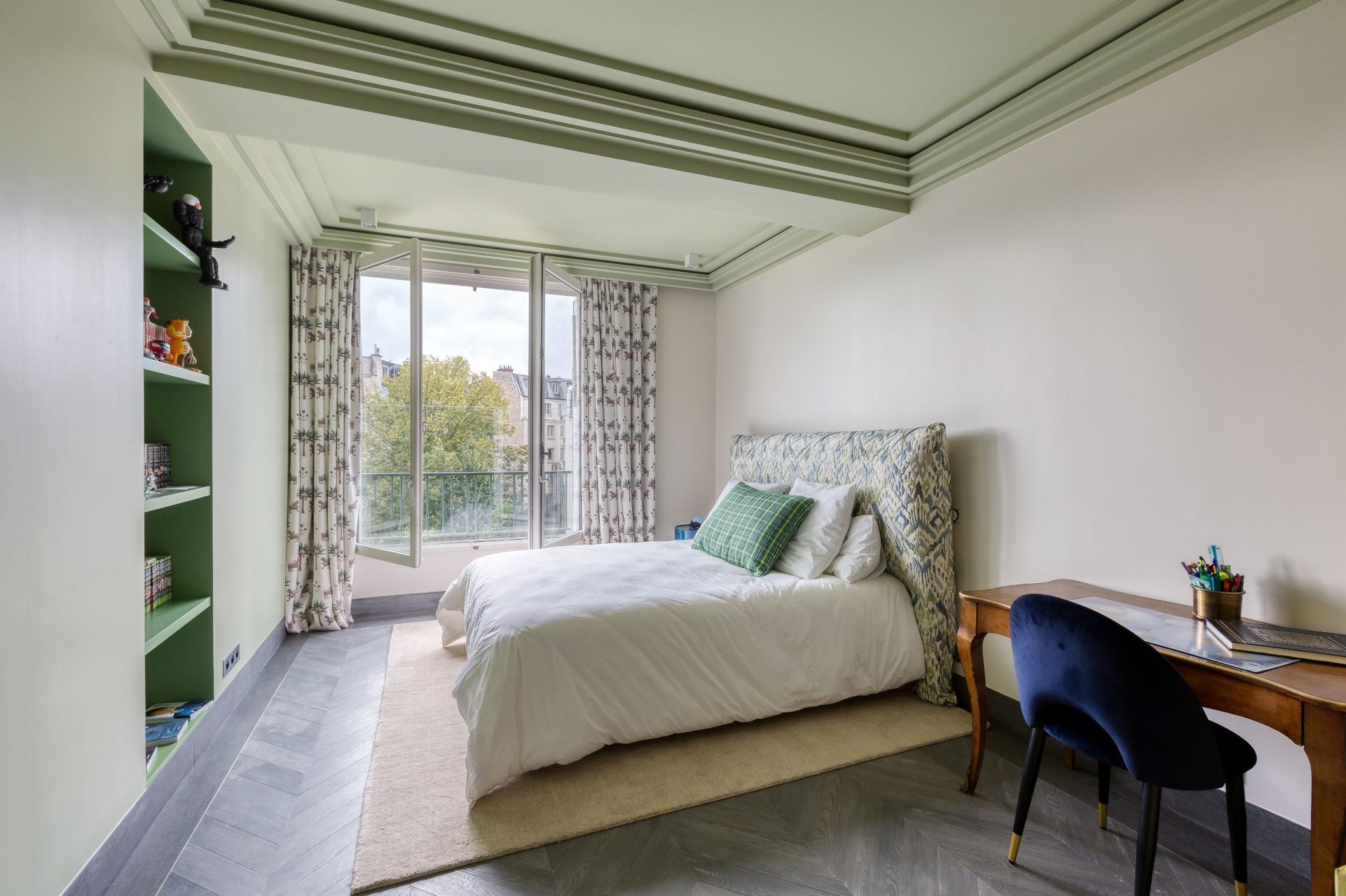 apartment 5 Rooms for sale on PARIS (75016)