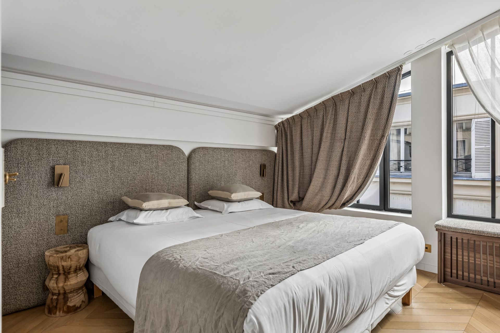 apartment 5 Rooms for sale on PARIS (75018)