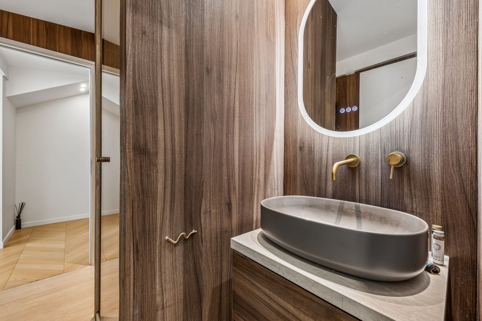 apartment 5 Rooms for sale on PARIS (75018)