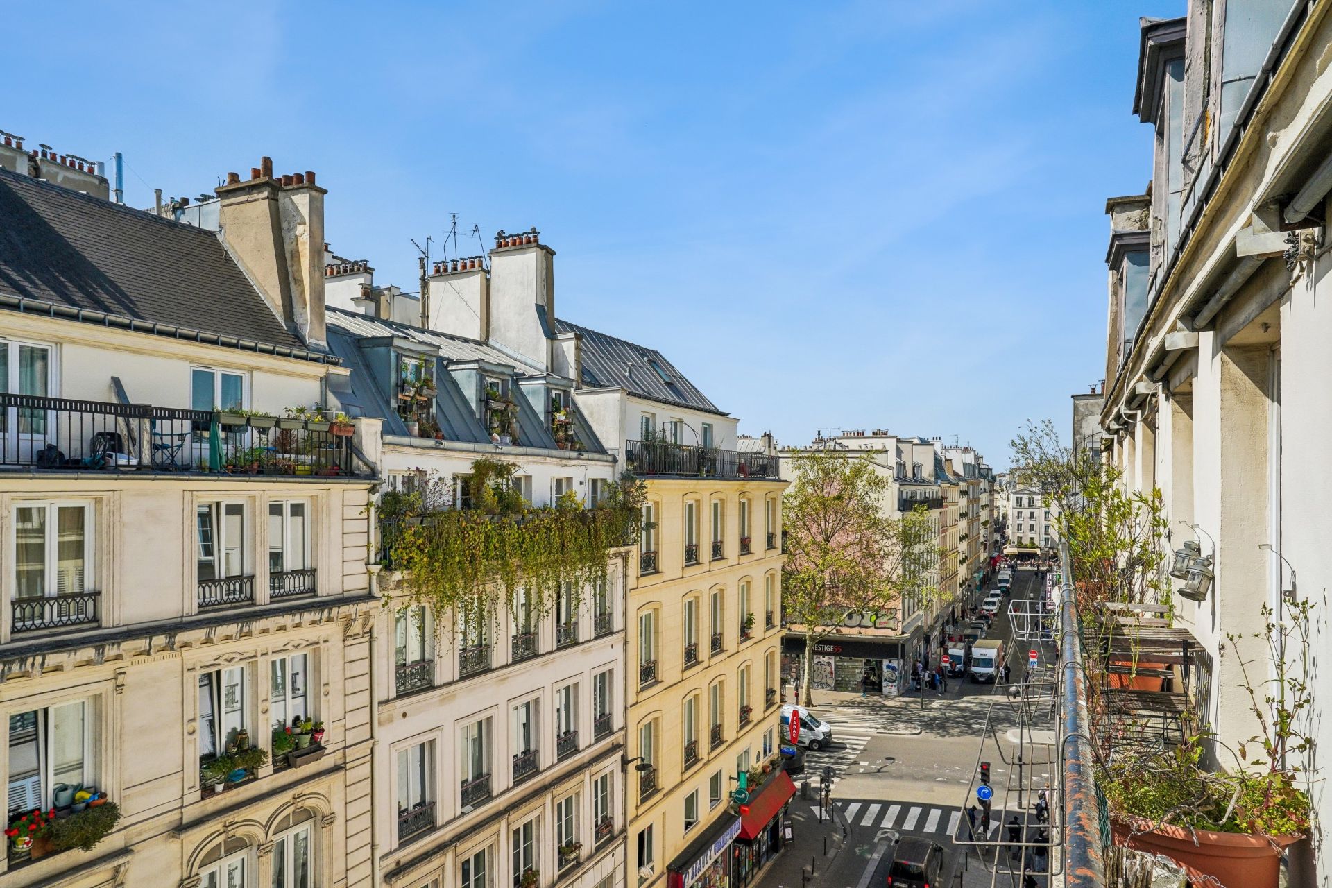 apartment 5 Rooms for sale on PARIS (75010)