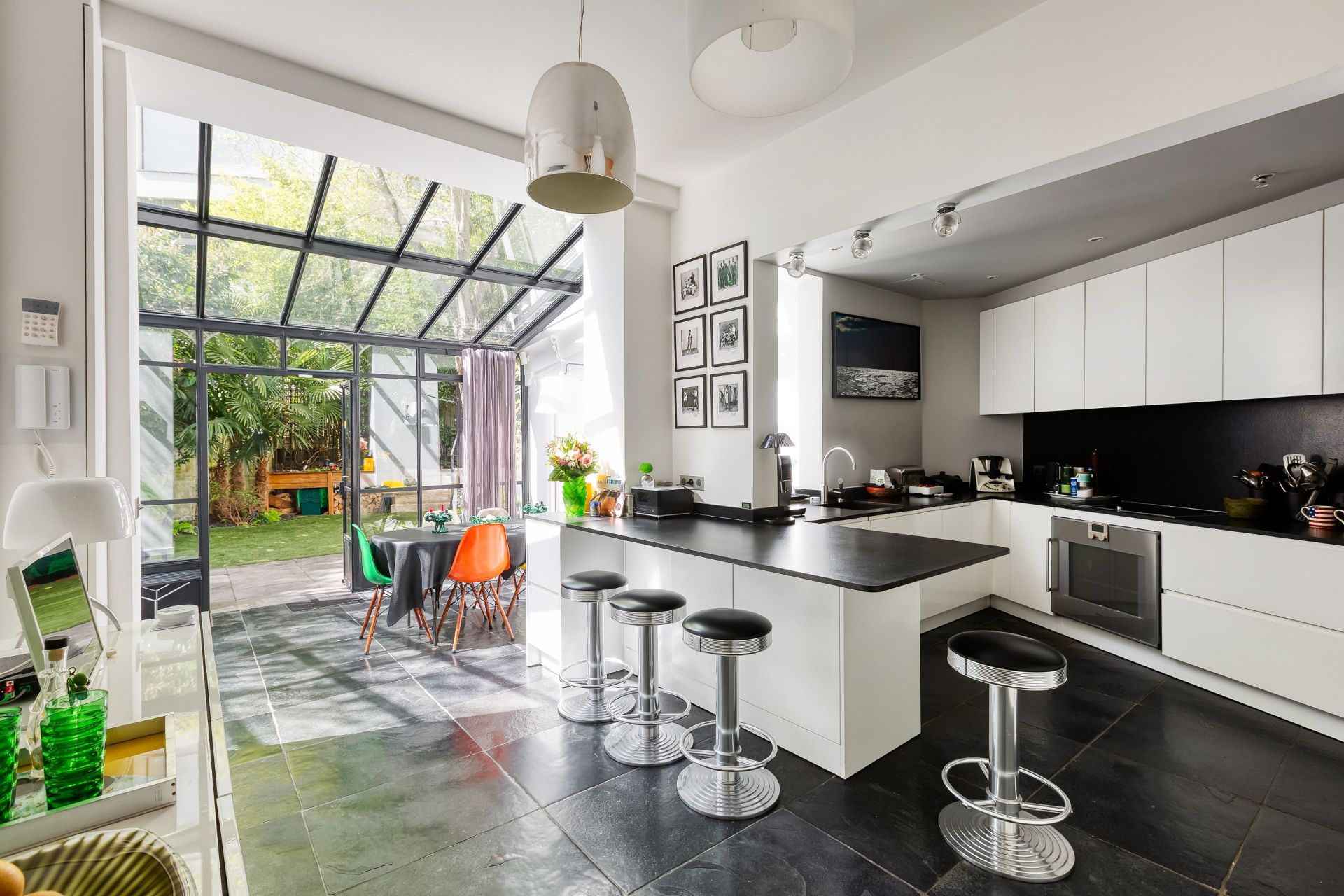 townhouse 5 Rooms for sale on NEUILLY SUR SEINE (92200)