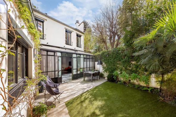 Sale Townhouse Neuilly-sur-Seine 5&nbsp;Rooms 170&nbsp;m²