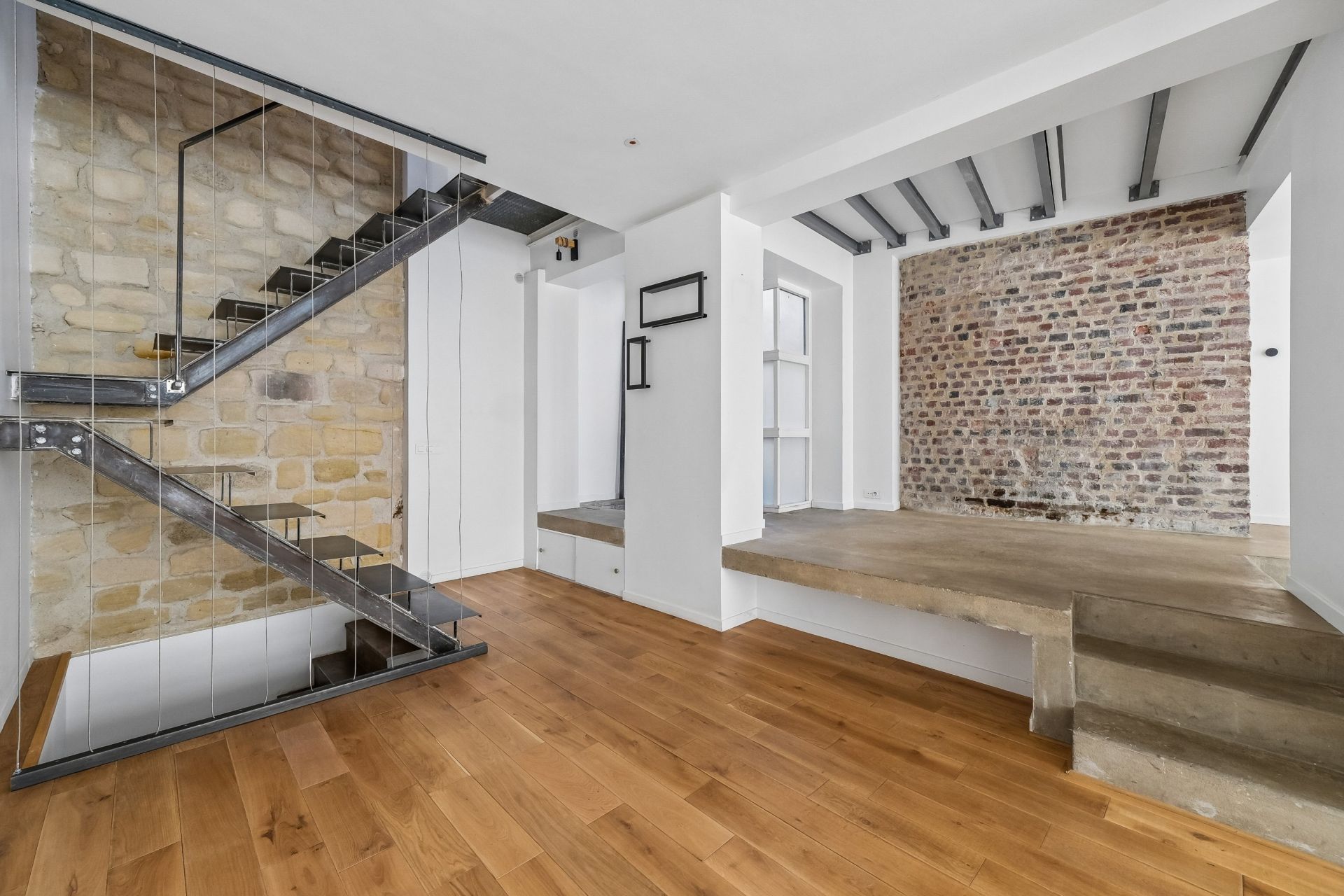 loft 6 Rooms for sale on PARIS (75018)