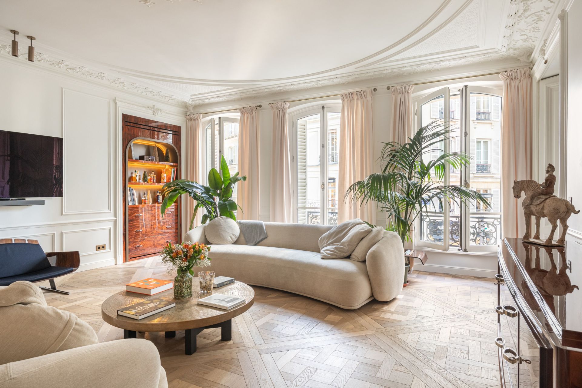 apartment 7 Rooms for sale on PARIS (75007)