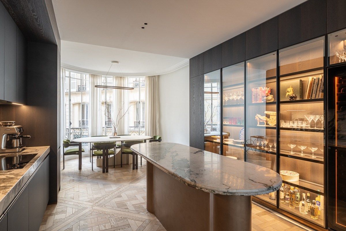 apartment 7 Rooms for sale on PARIS (75007)