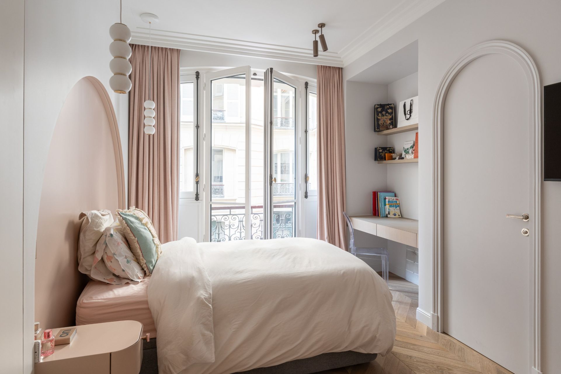 apartment 7 Rooms for sale on PARIS (75007)