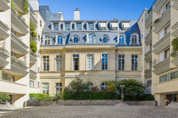 Vente Appartement Paris 7 4&nbsp;Pièces 100&nbsp;m²