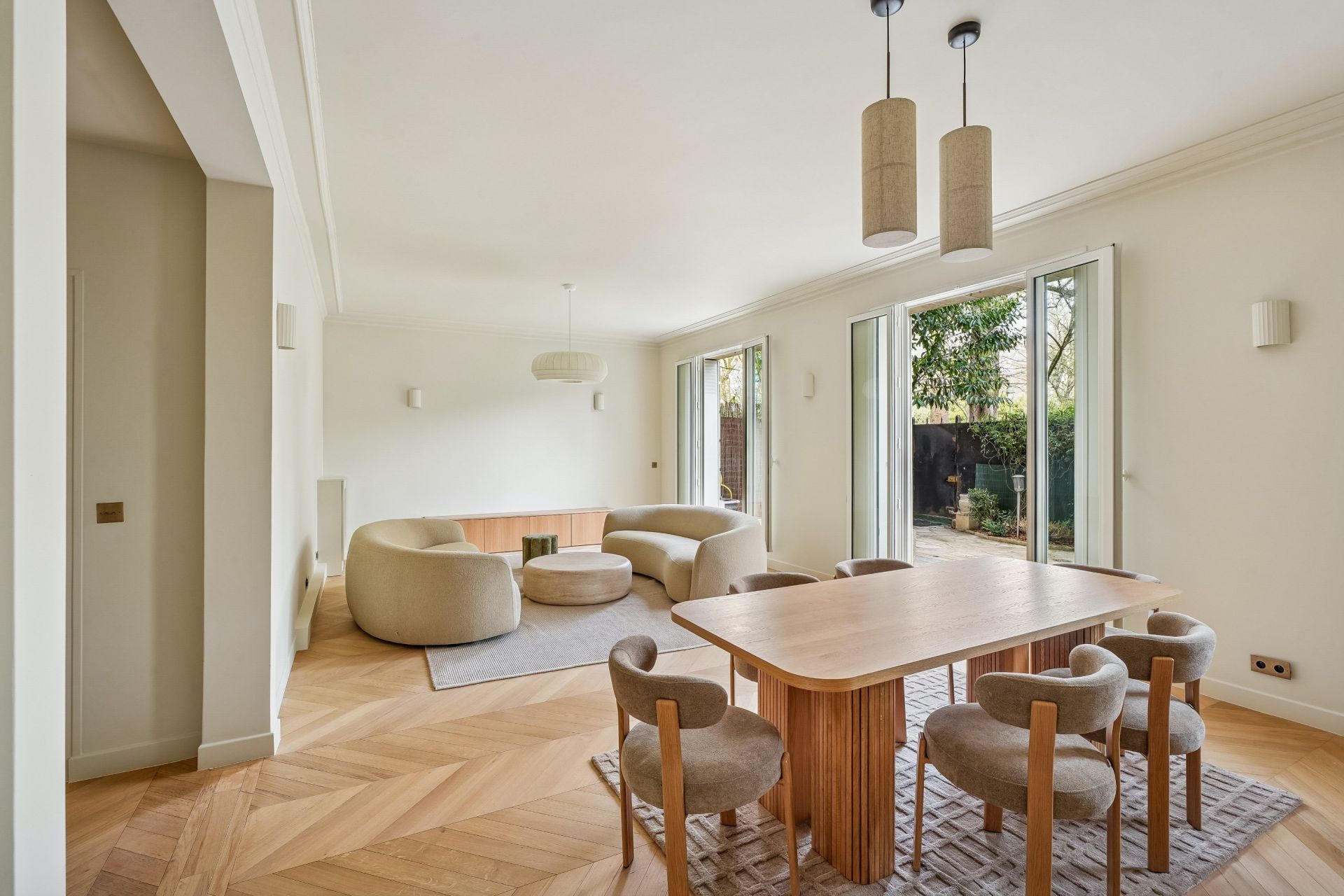 apartment 6 Rooms for sale on PARIS (75007)