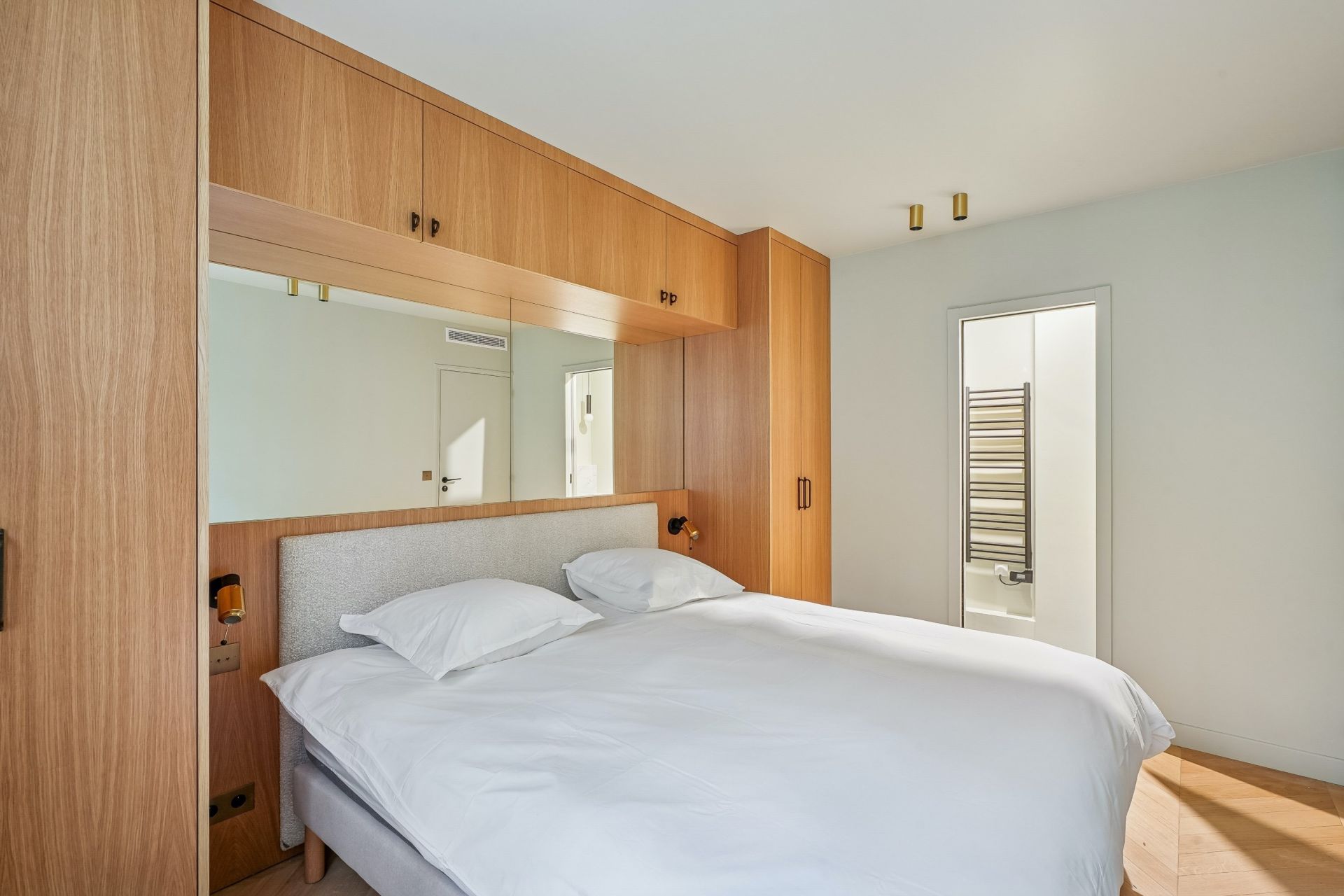 apartment 6 Rooms for sale on PARIS (75007)