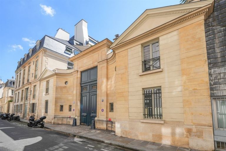 parking space for sale on PARIS (75007)