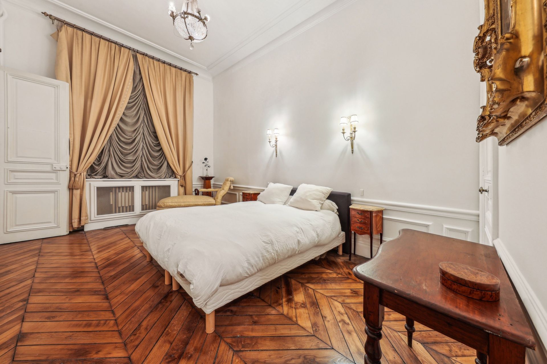 apartment 7 Rooms for sale on PARIS (75008)