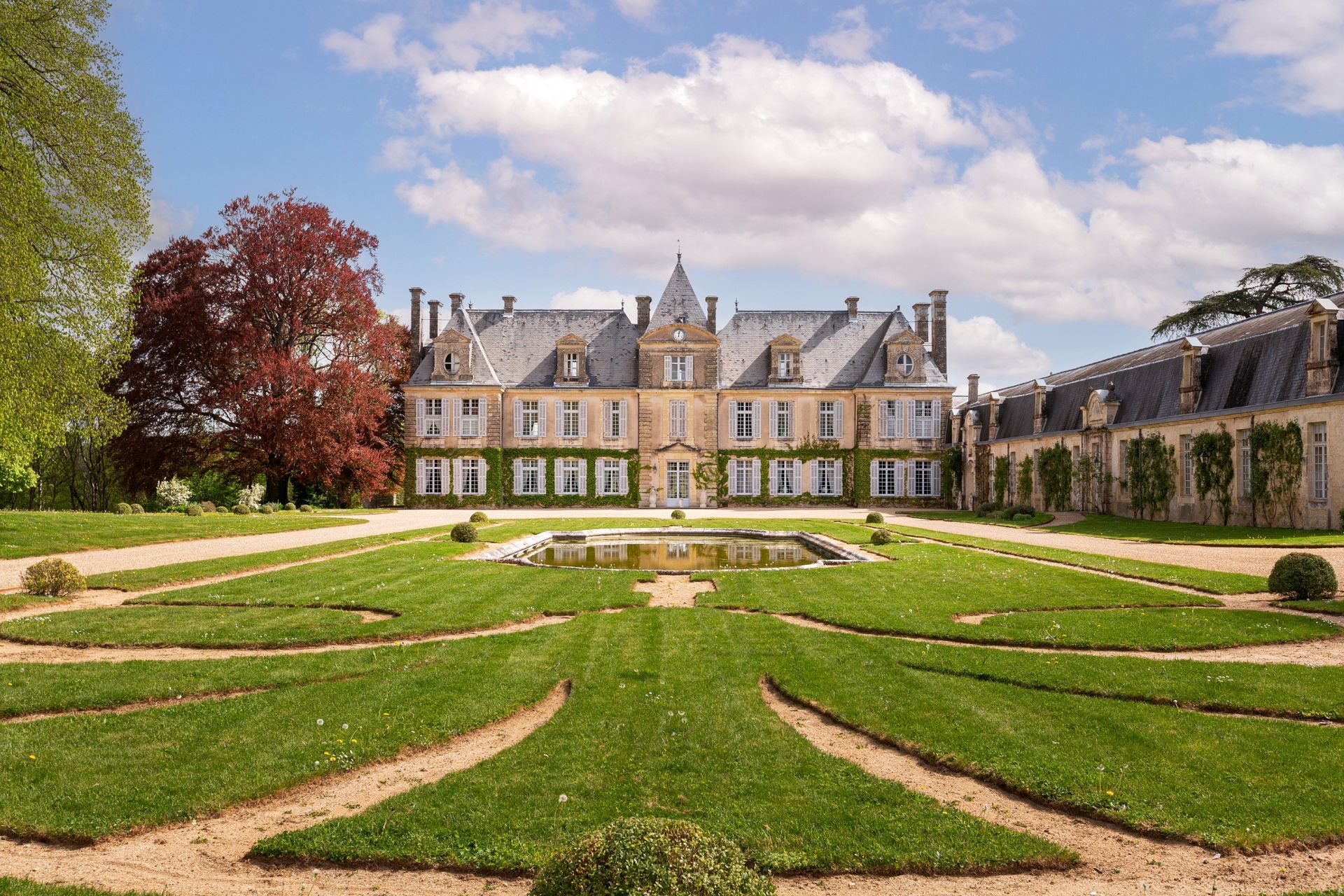 castle 80 Rooms for sale on CURZAY SUR VONNE (86600)
