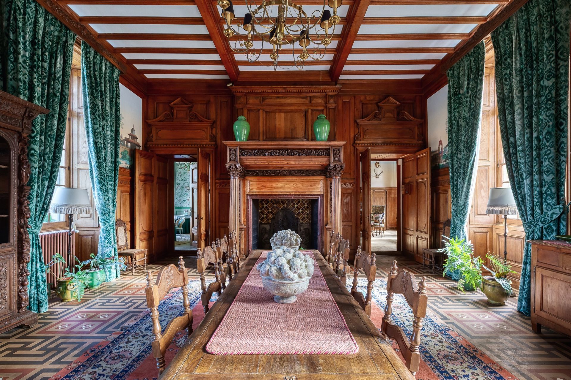 castle 80 Rooms for sale on CURZAY SUR VONNE (86600)