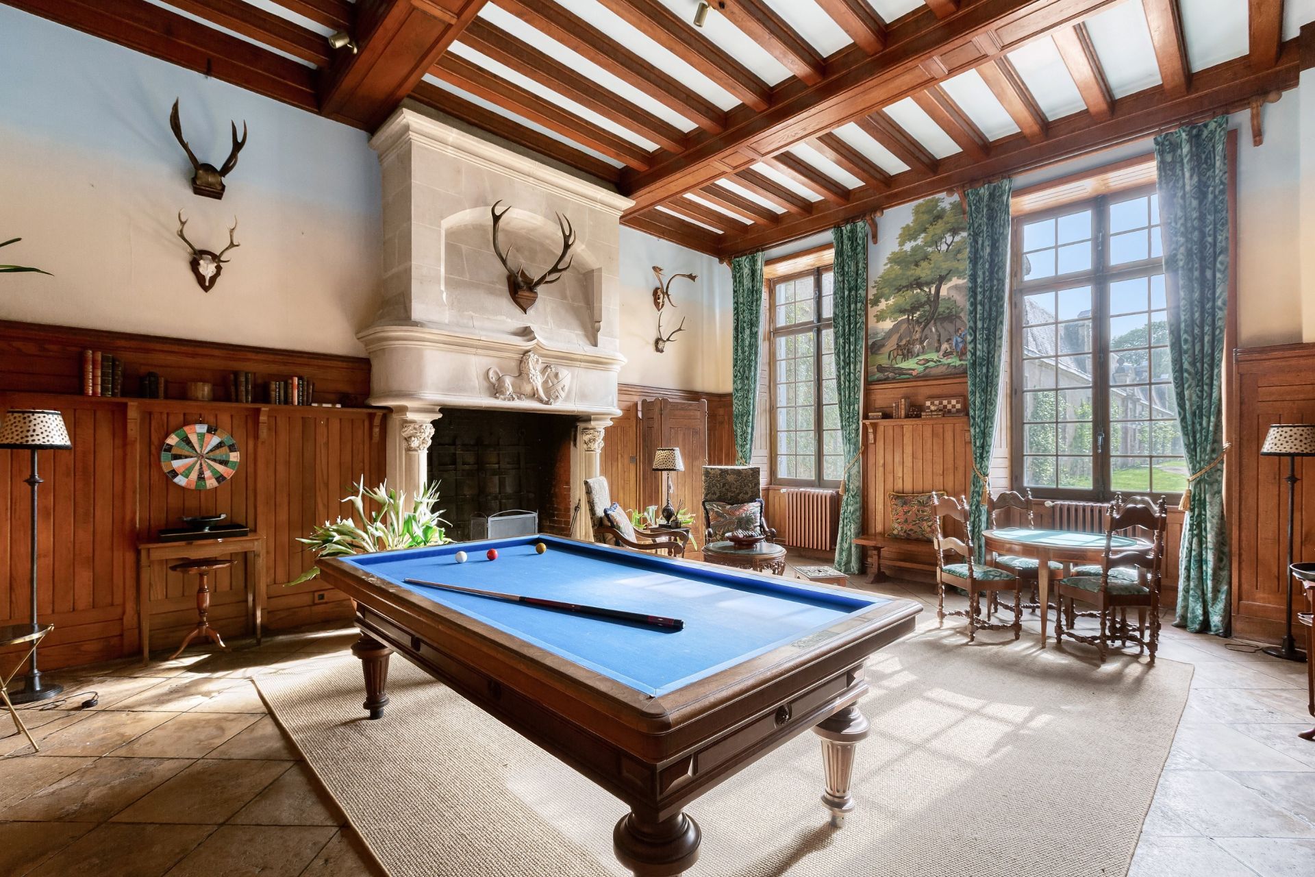 castle 80 Rooms for sale on CURZAY SUR VONNE (86600)