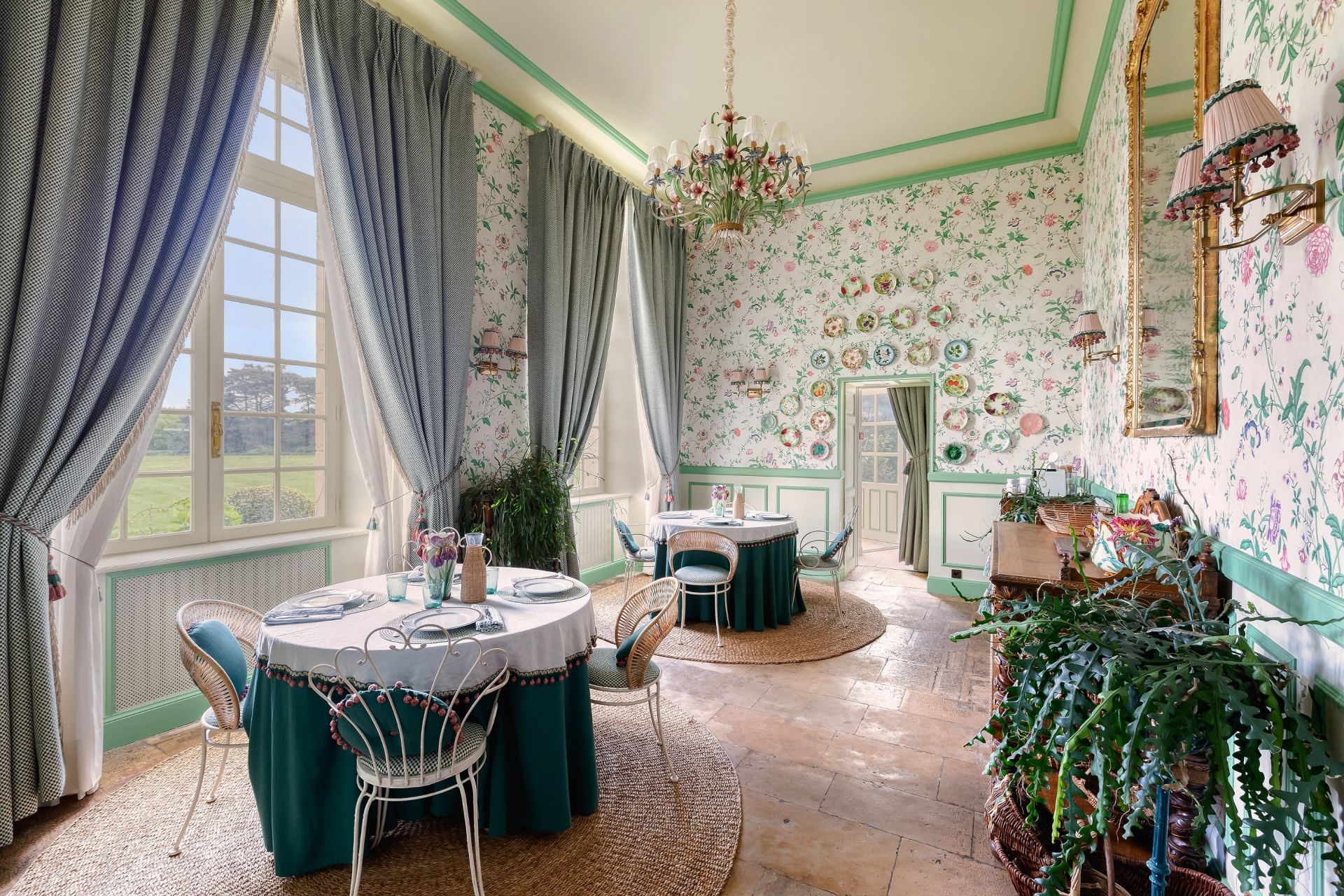 castle 80 Rooms for sale on CURZAY SUR VONNE (86600)