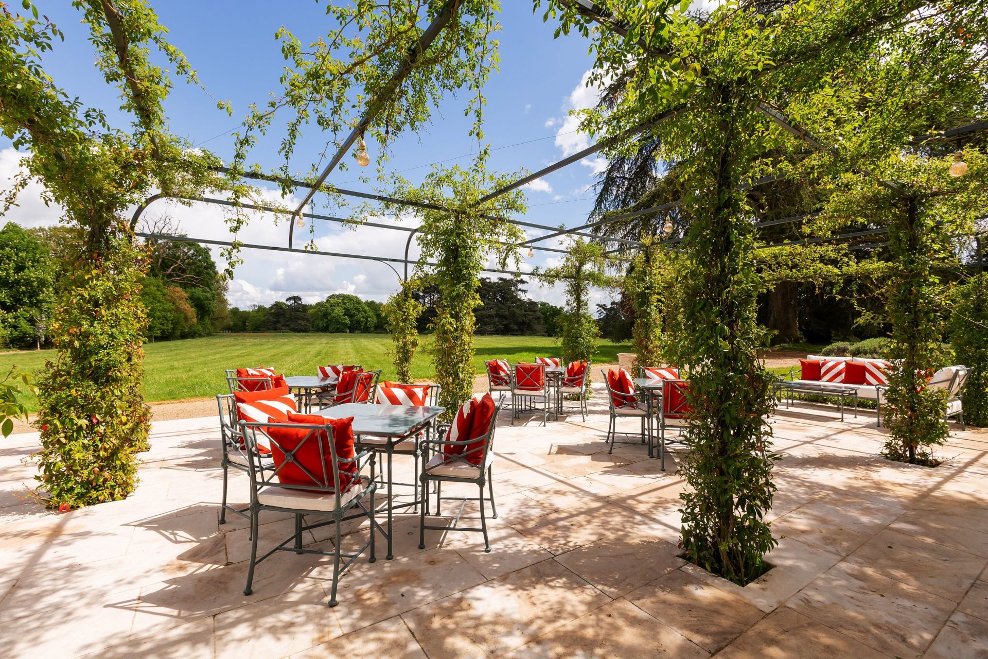 castle 80 Rooms for sale on CURZAY SUR VONNE (86600)