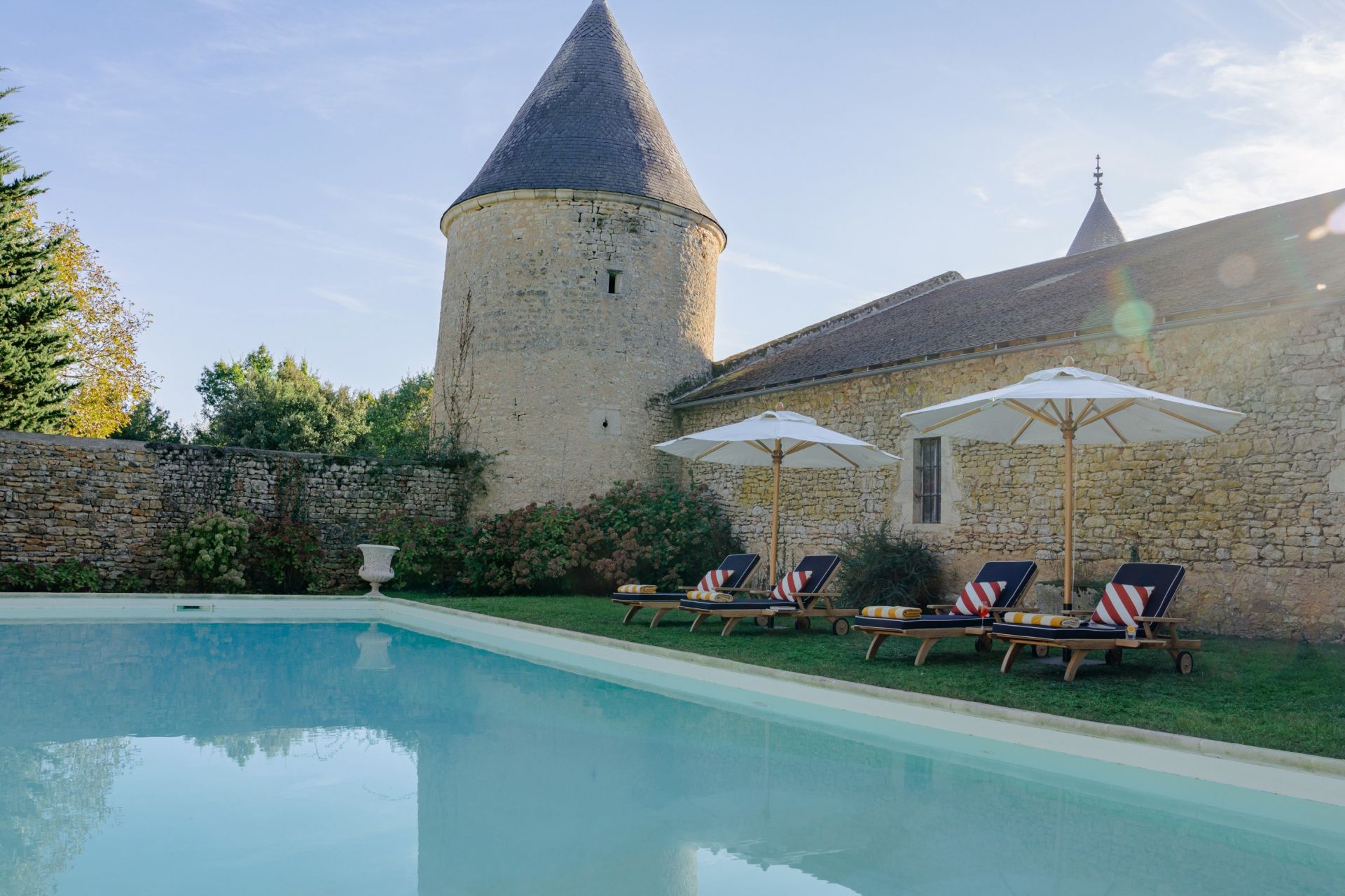 castle 80 Rooms for sale on CURZAY SUR VONNE (86600)