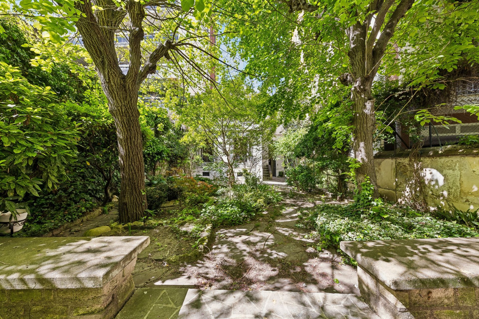 townhouse 12 Rooms for sale on PARIS (75015)