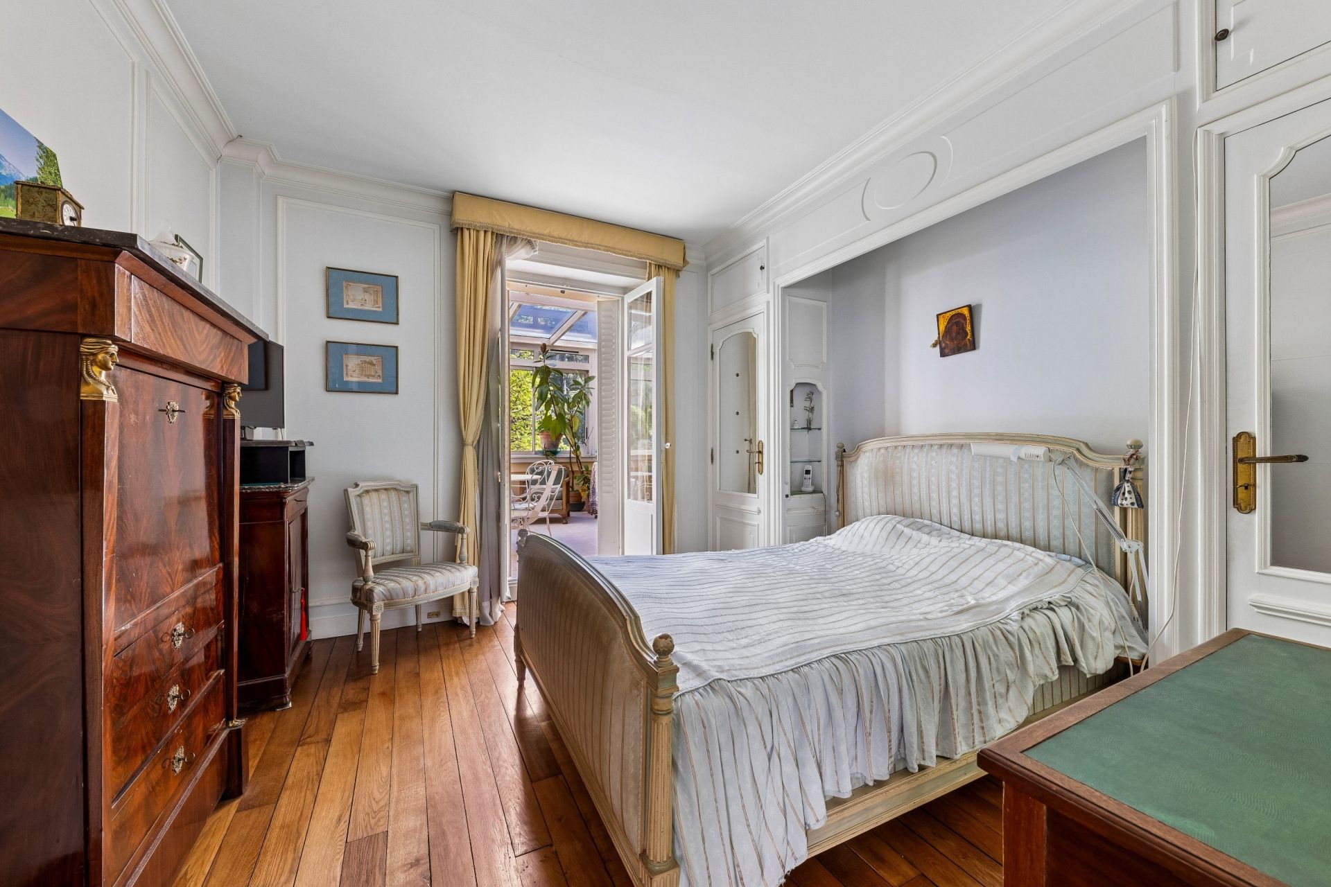 townhouse 12 Rooms for sale on PARIS (75015)