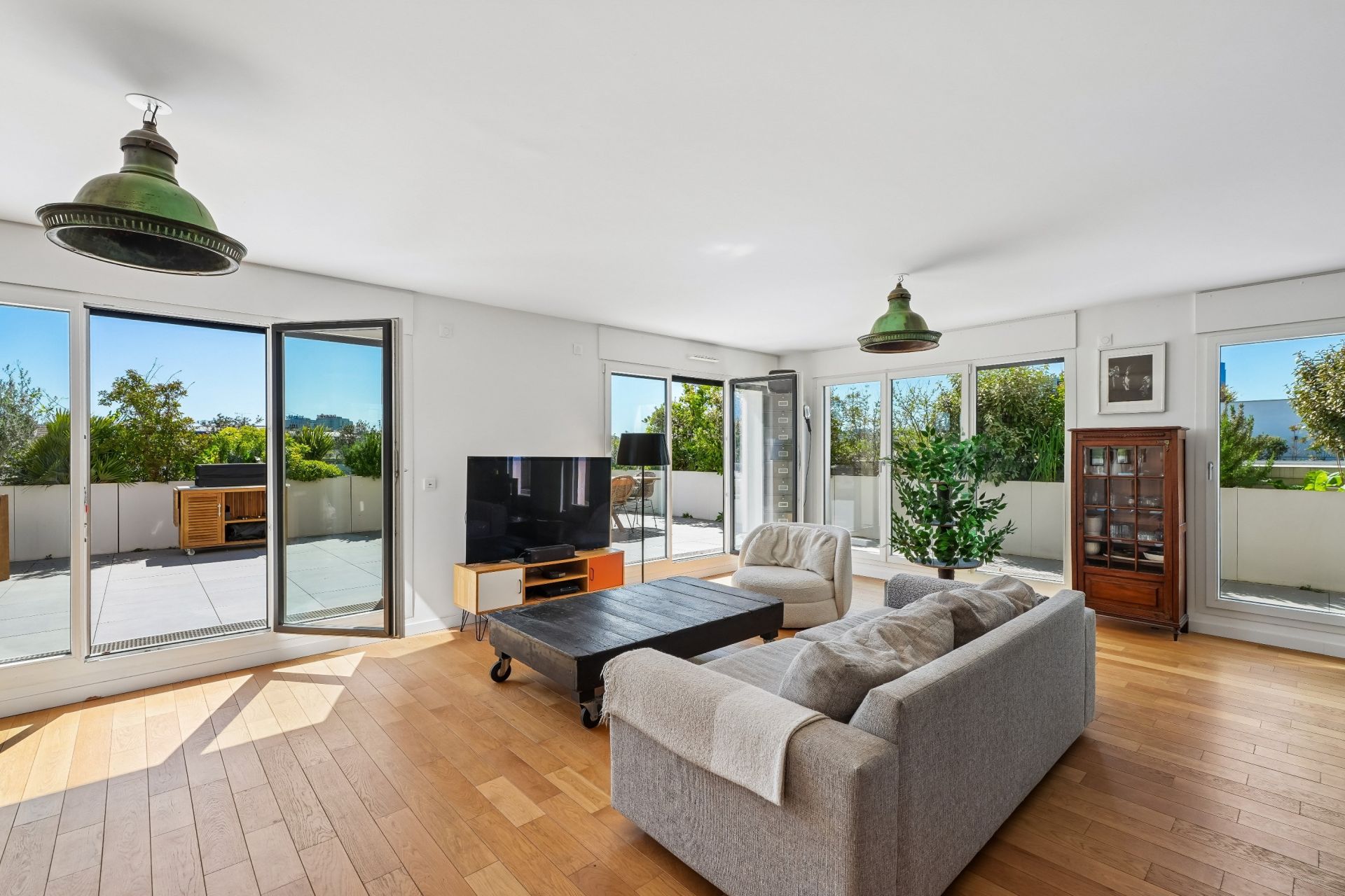 apartment 5 Rooms for sale on ST OUEN (93400)