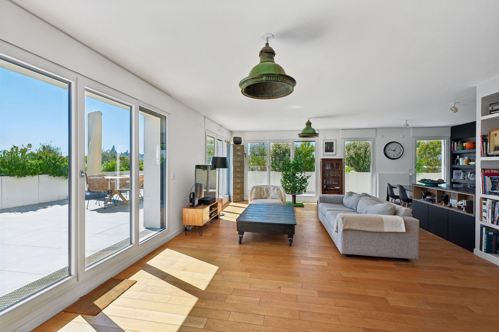 apartment 5 Rooms for sale on ST OUEN (93400)