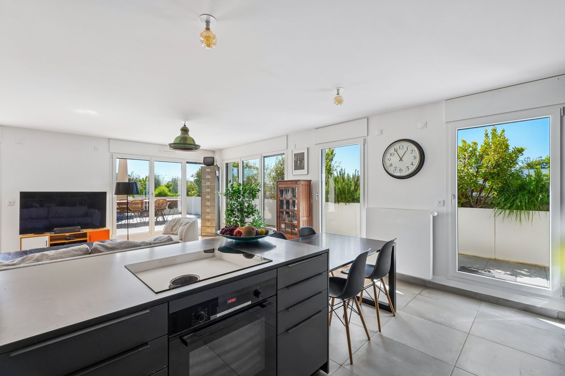 apartment 5 Rooms for sale on ST OUEN (93400)