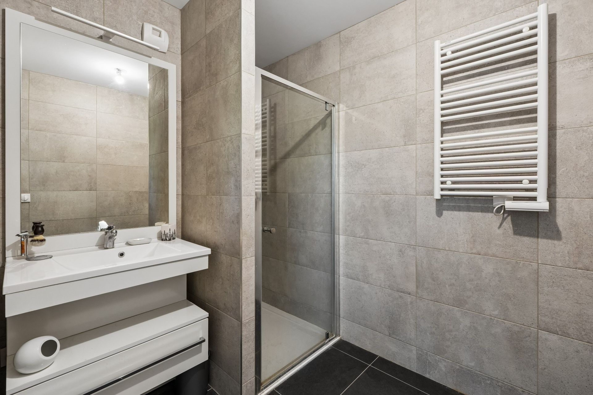 apartment 5 Rooms for sale on ST OUEN (93400)