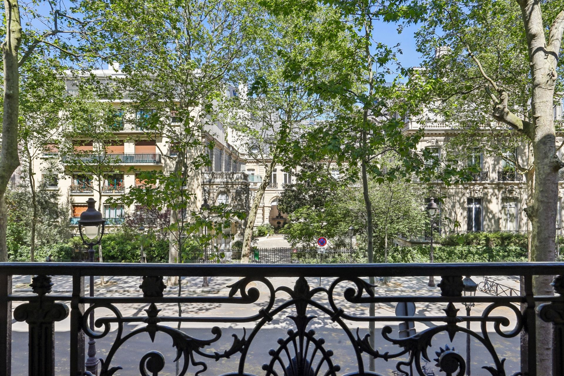 apartment 7 Rooms for sale on PARIS (75008)