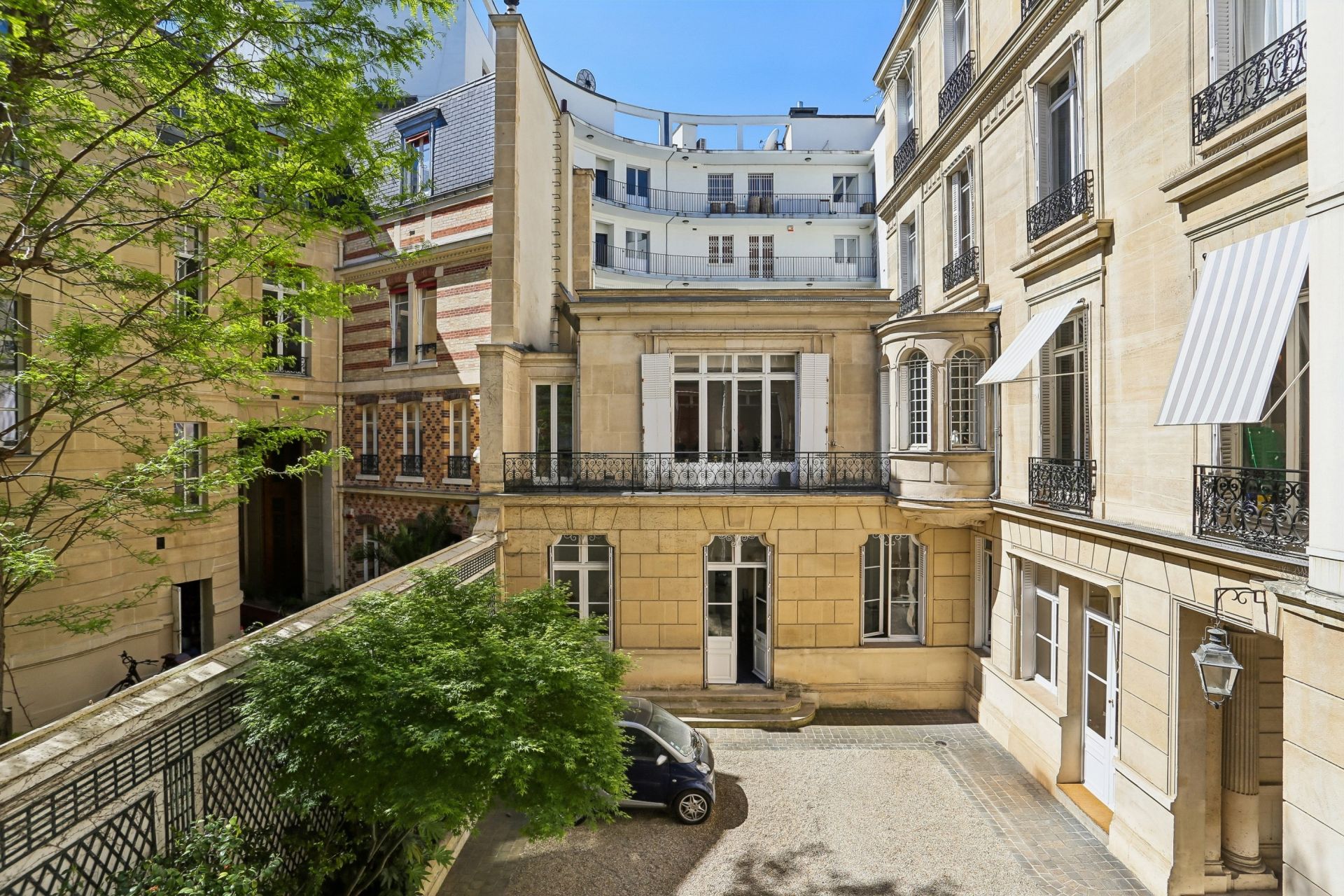 apartment 7 Rooms for sale on PARIS (75008)