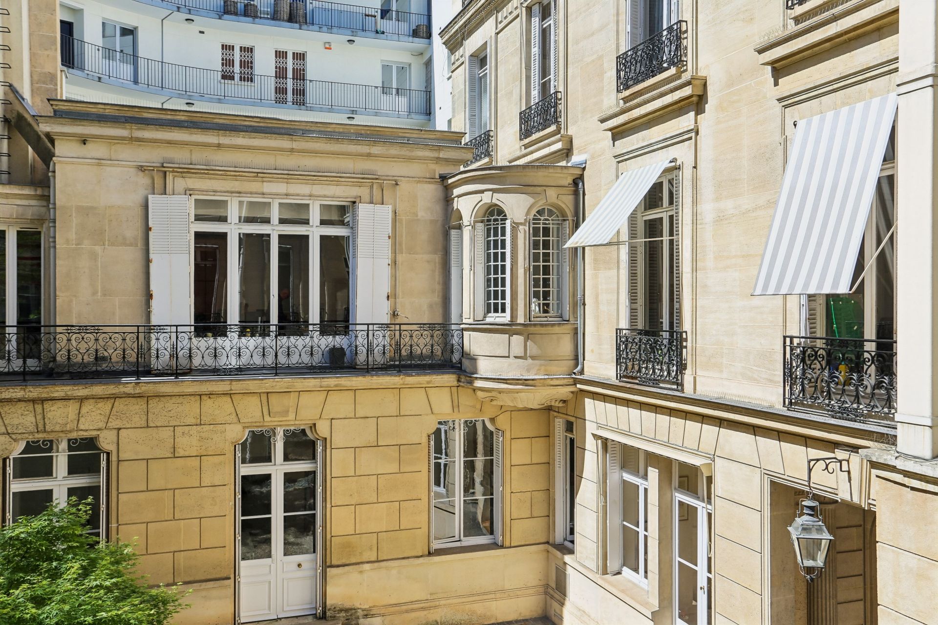apartment 7 Rooms for sale on PARIS (75008)