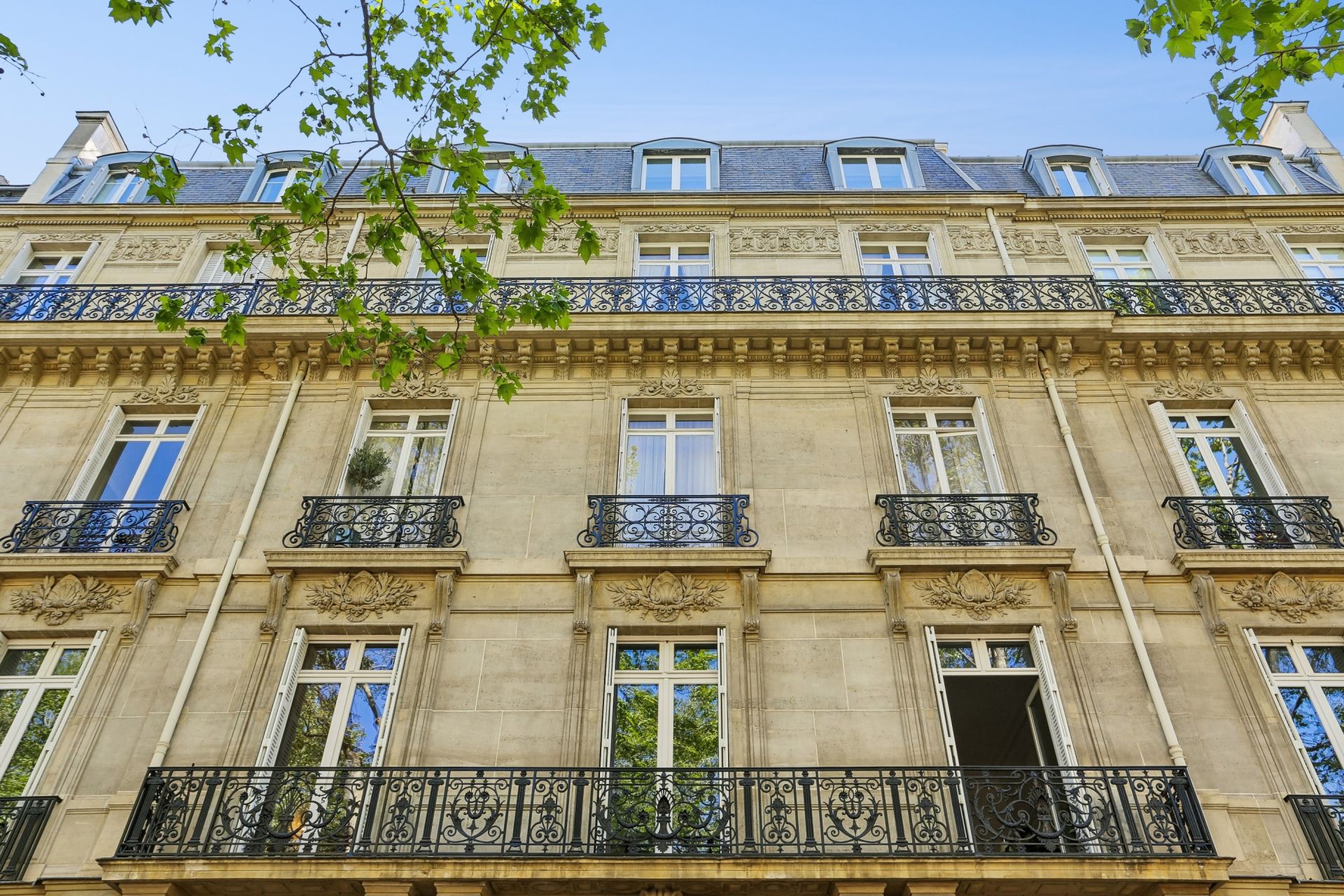 apartment 7 Rooms for sale on PARIS (75008)