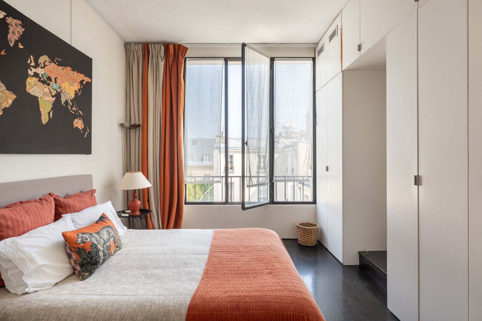 apartment 6 Rooms for sale on PARIS (75007)