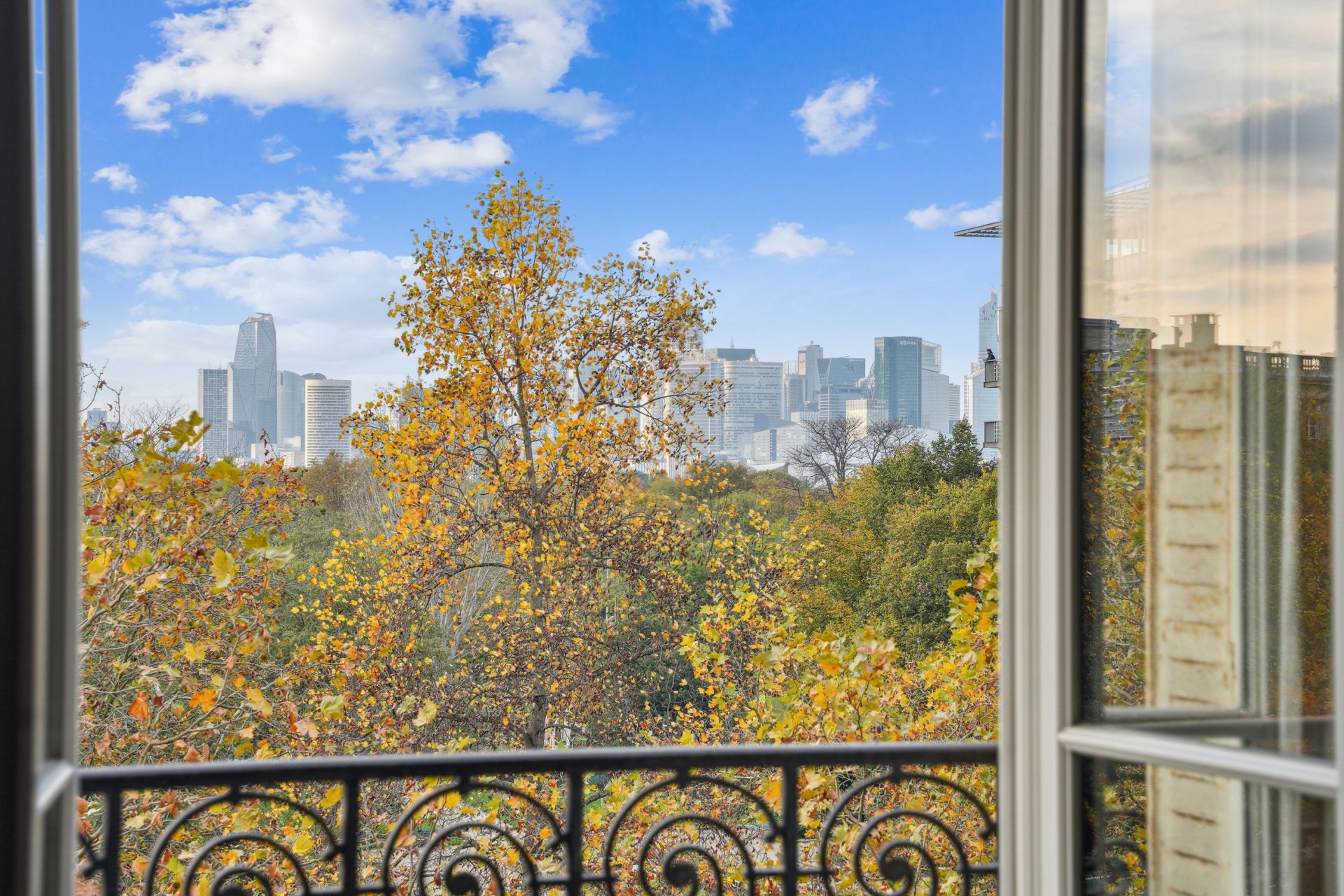 apartment 5 Rooms for sale on PARIS (75116)