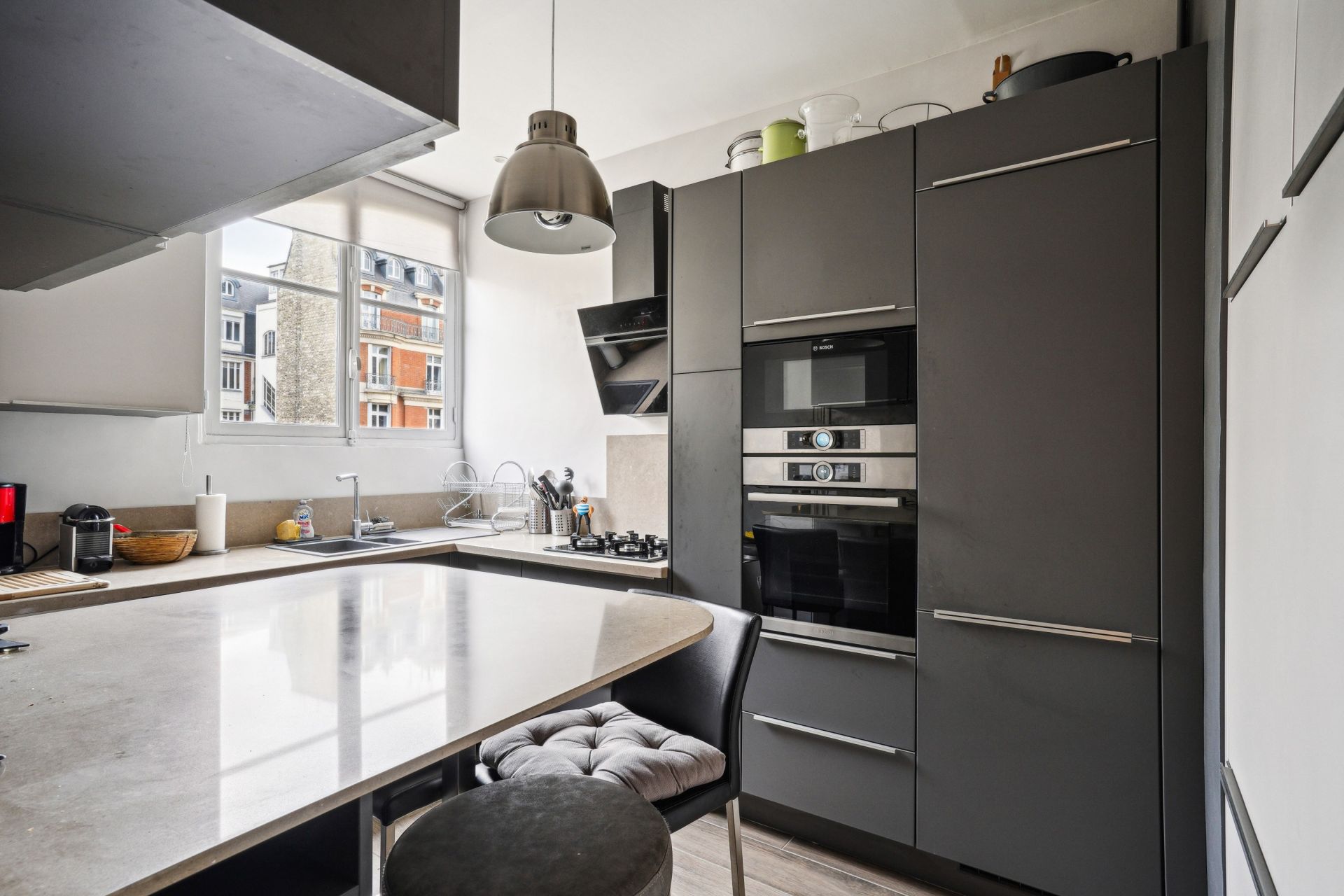 apartment 5 Rooms for sale on PARIS (75116)