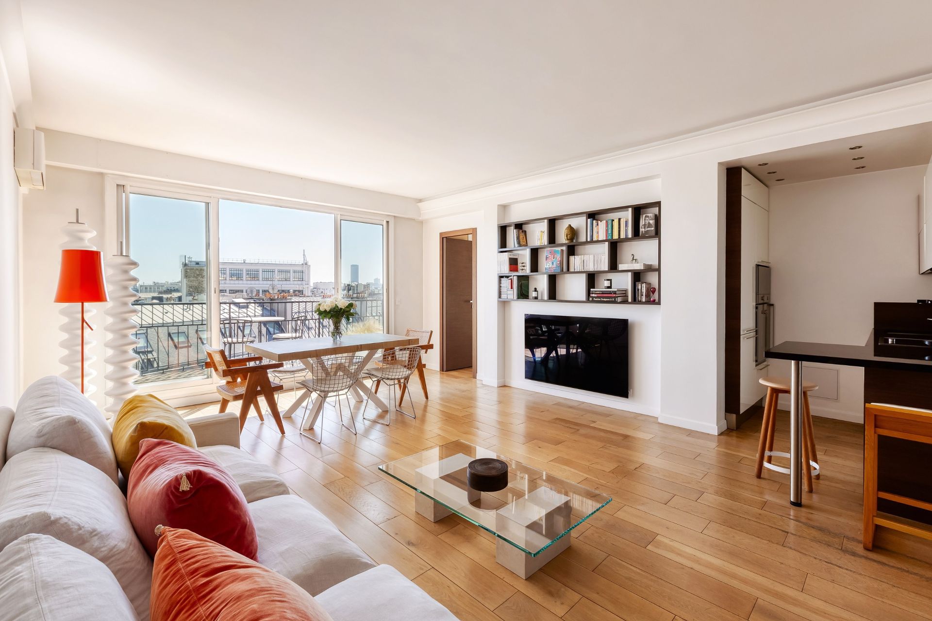 apartment 4 Rooms for sale on PARIS (75008)