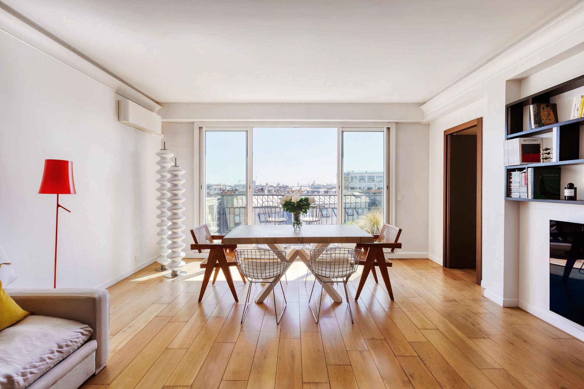 apartment 4 Rooms for sale on PARIS (75008)