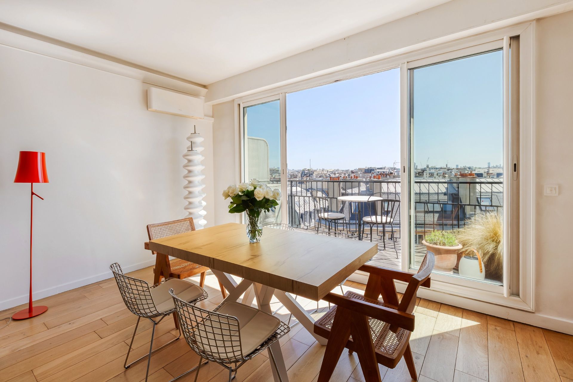 apartment 4 Rooms for sale on PARIS (75008)