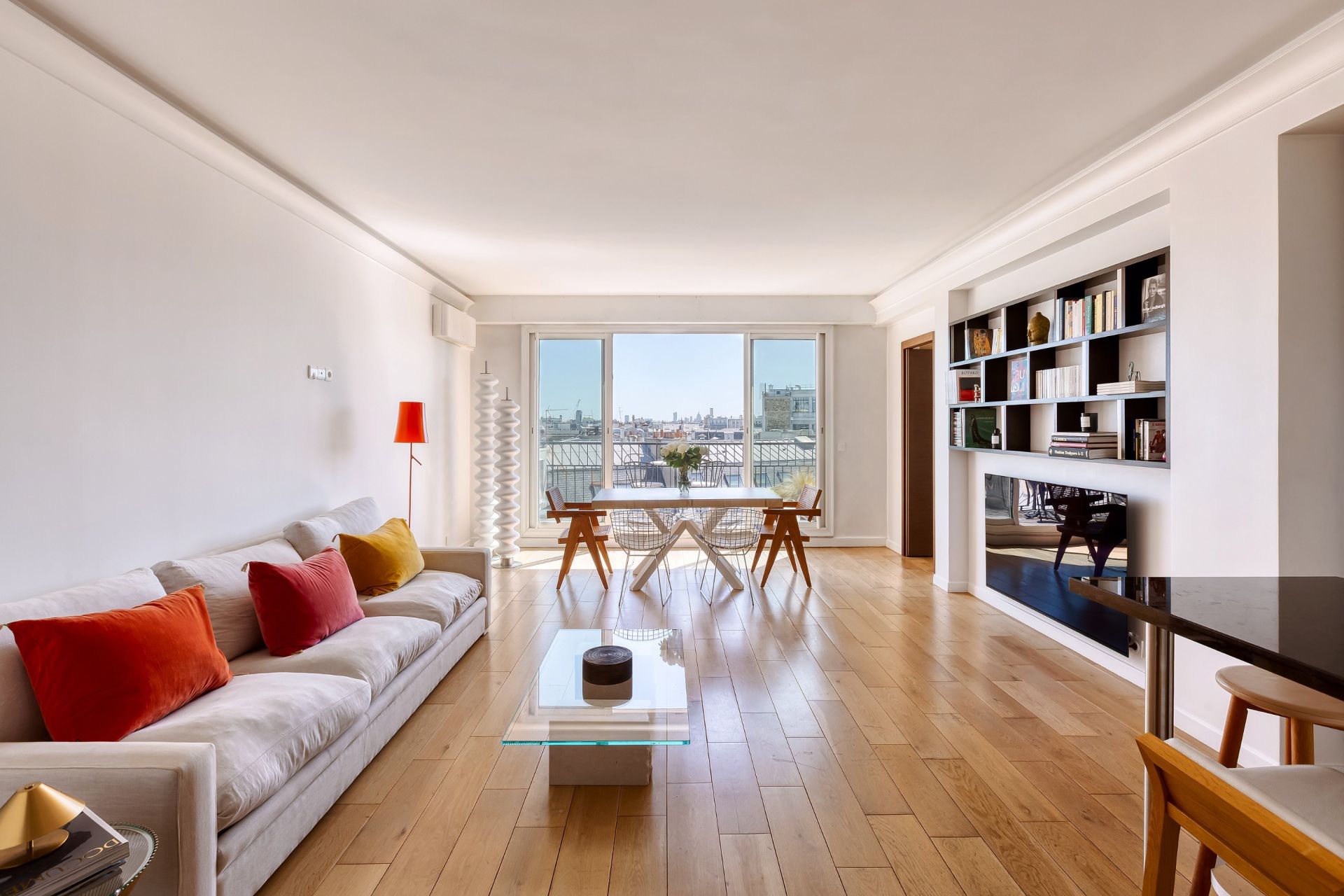 apartment 4 Rooms for sale on PARIS (75008)