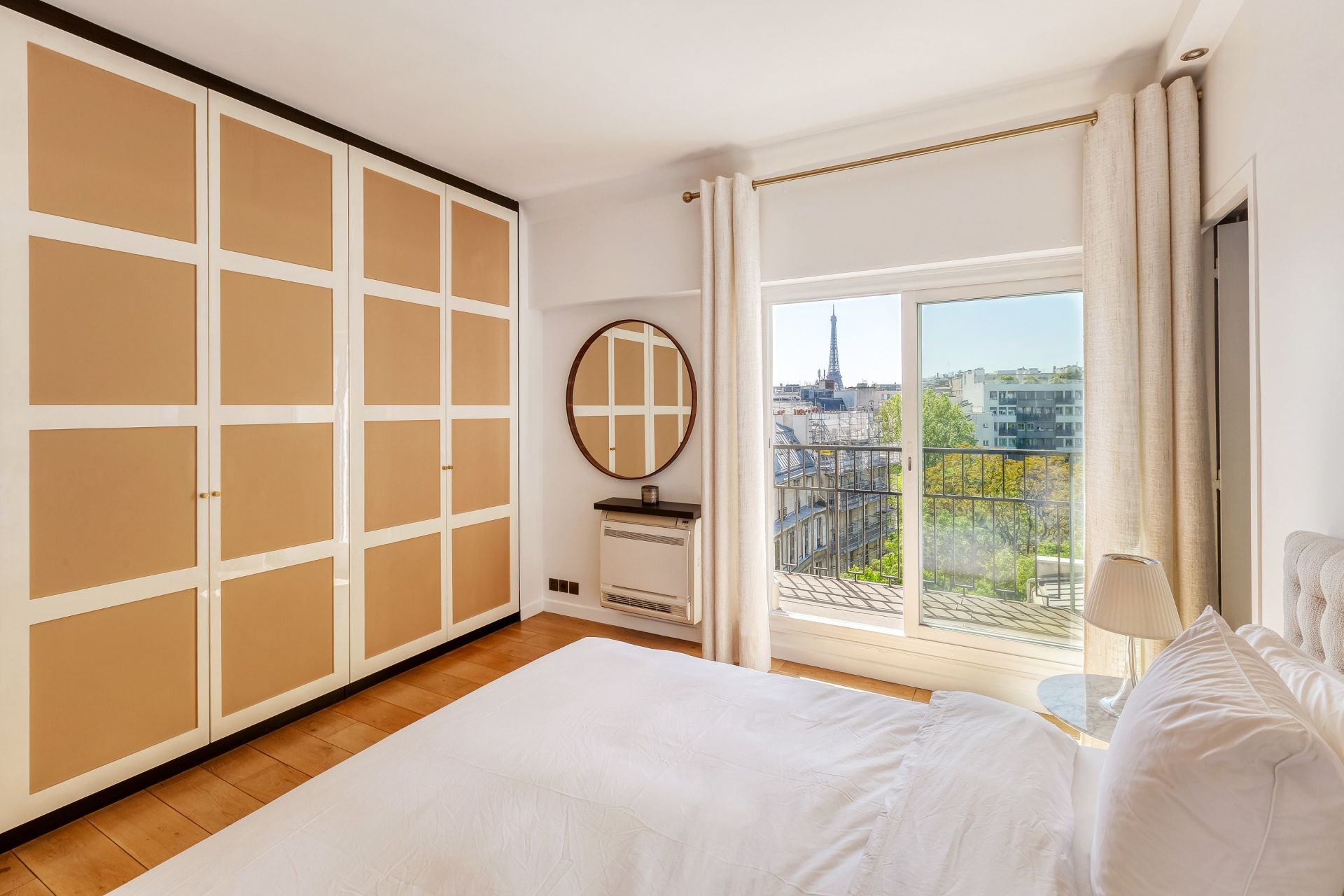 apartment 4 Rooms for sale on PARIS (75008)
