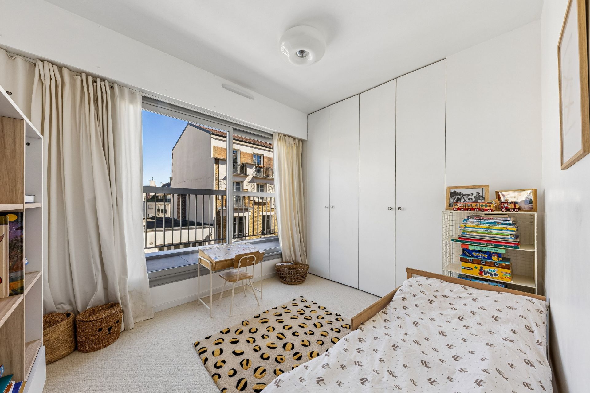 apartment 5 Rooms for sale on PARIS (75018)