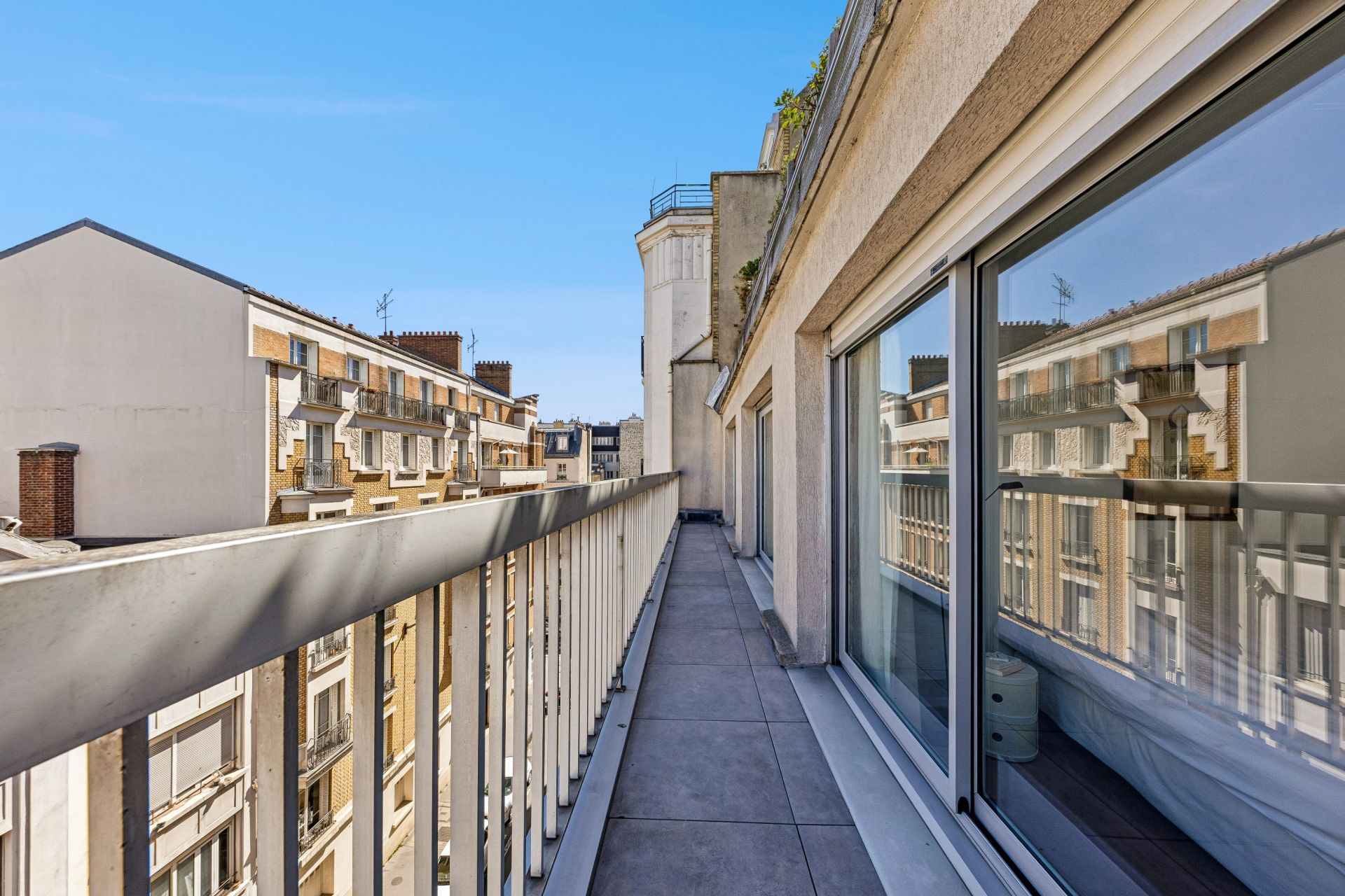 apartment 5 Rooms for sale on PARIS (75018)