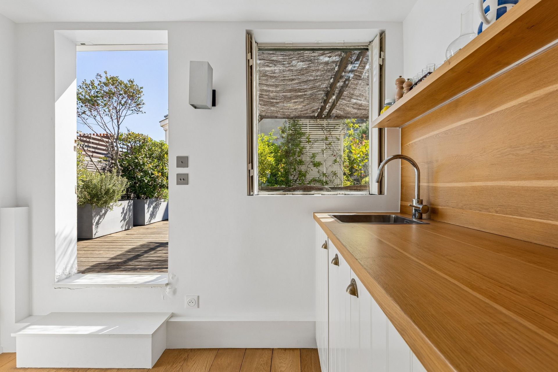 apartment 5 Rooms for sale on PARIS (75018)