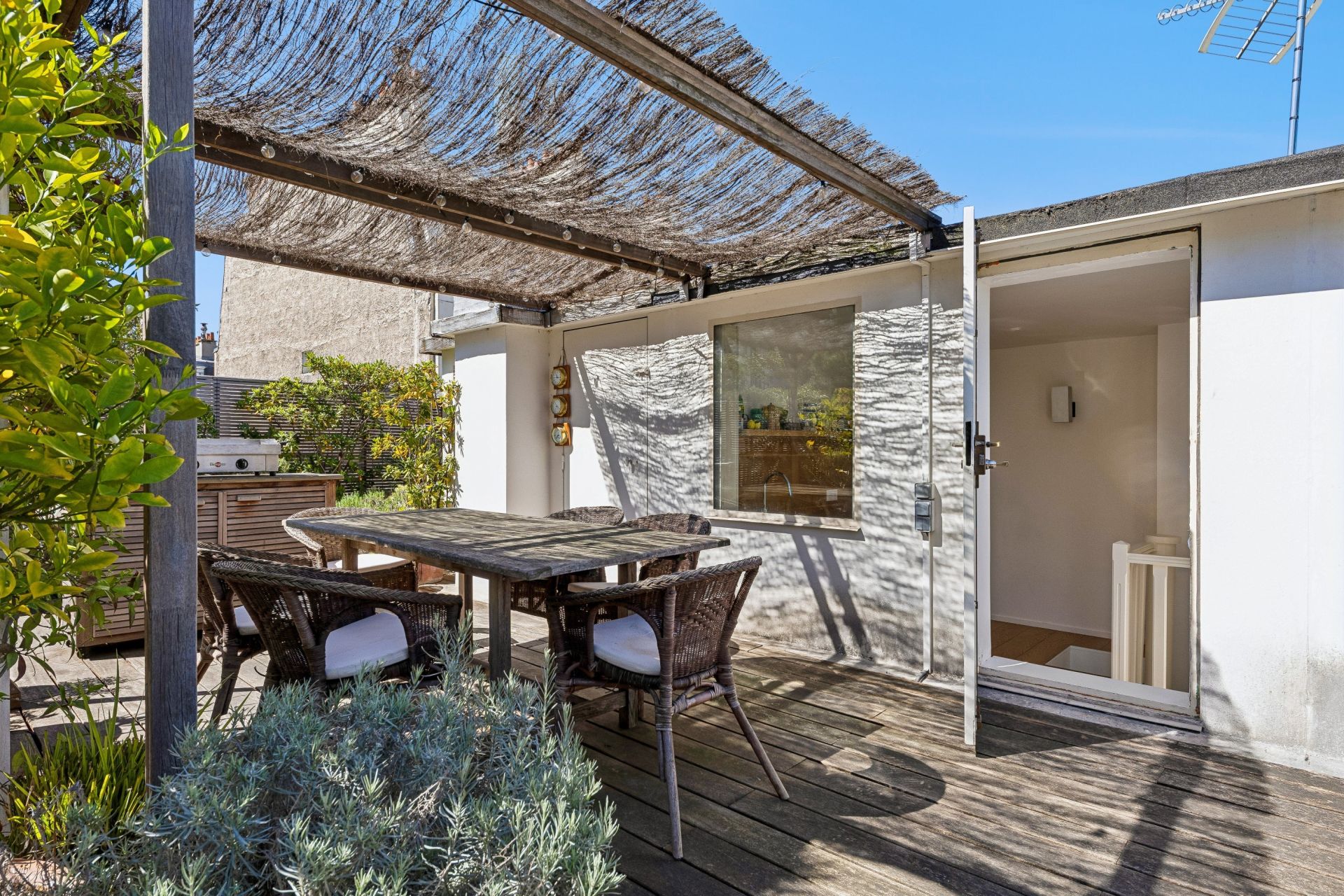 apartment 5 Rooms for sale on PARIS (75018)