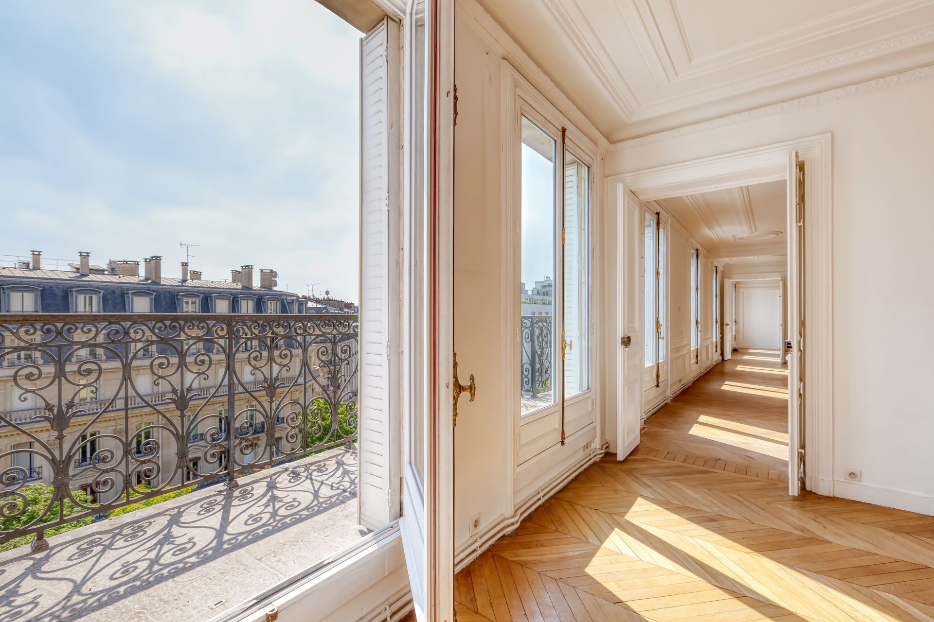 apartment 7 Rooms for sale on PARIS (75008)