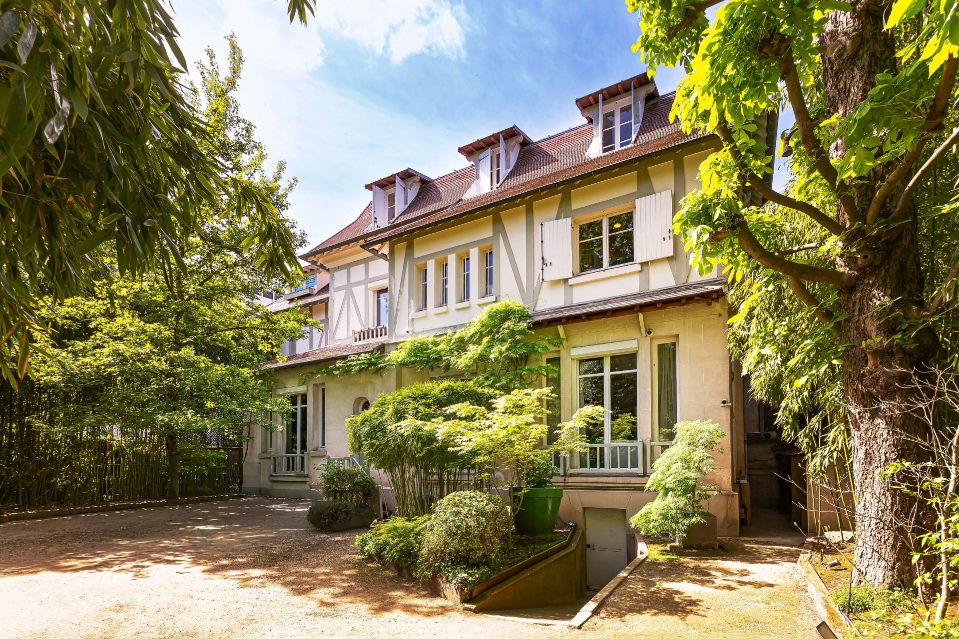 hôtel particulier 12 Pièces en vente sur BOULOGNE BILLANCOURT (92100)