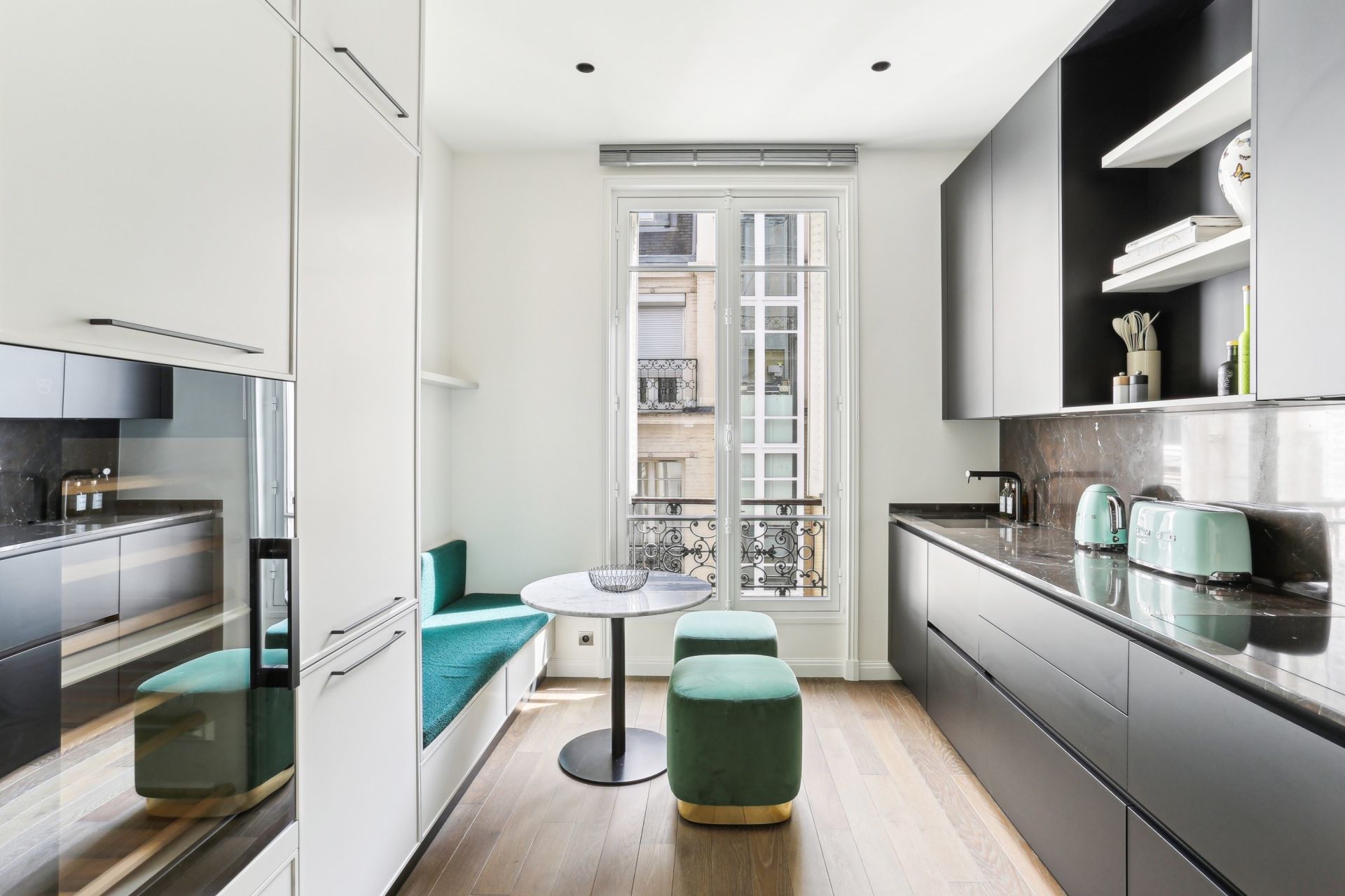 apartment 5 Rooms for sale on PARIS (75008)