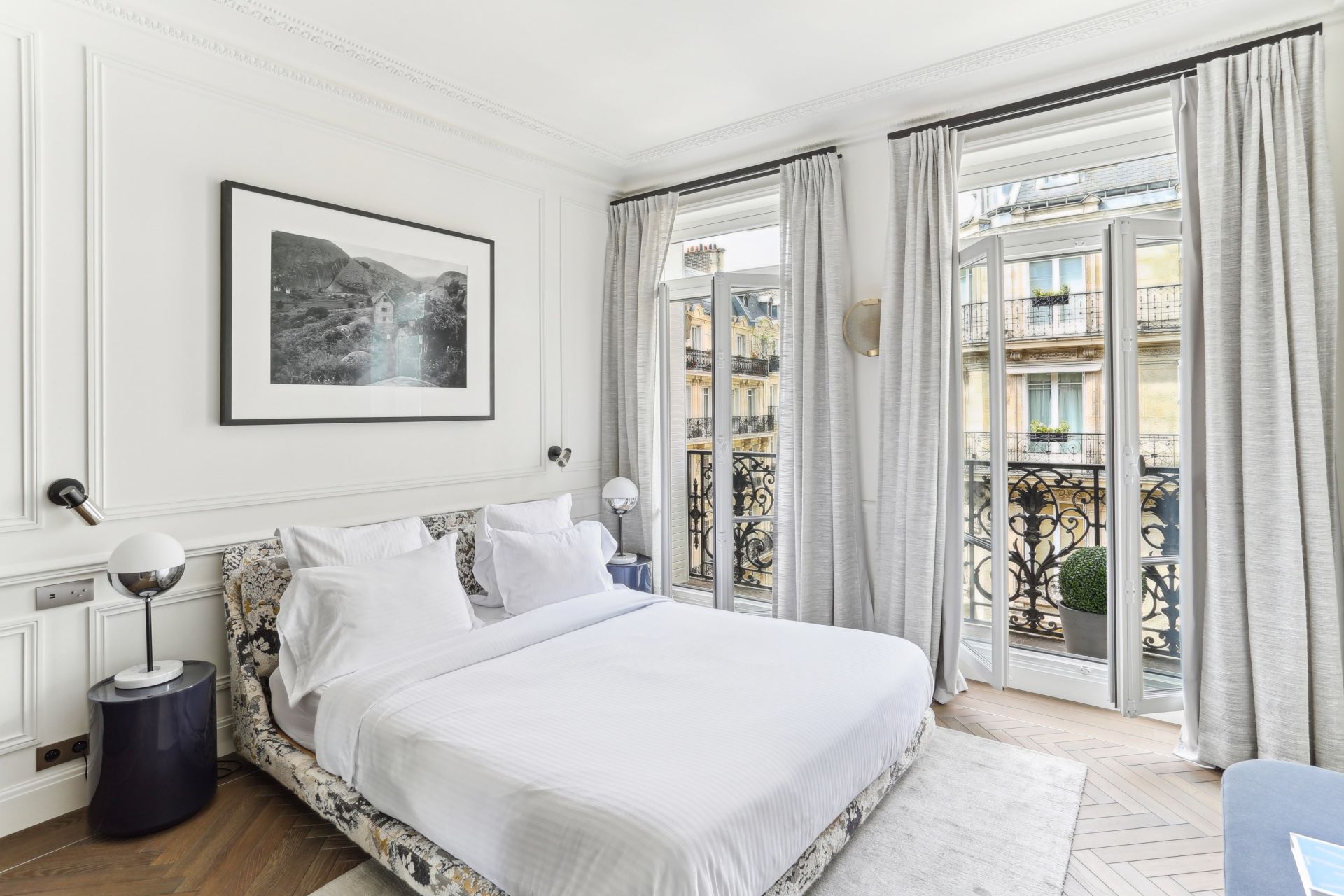 apartment 5 Rooms for sale on PARIS (75008)