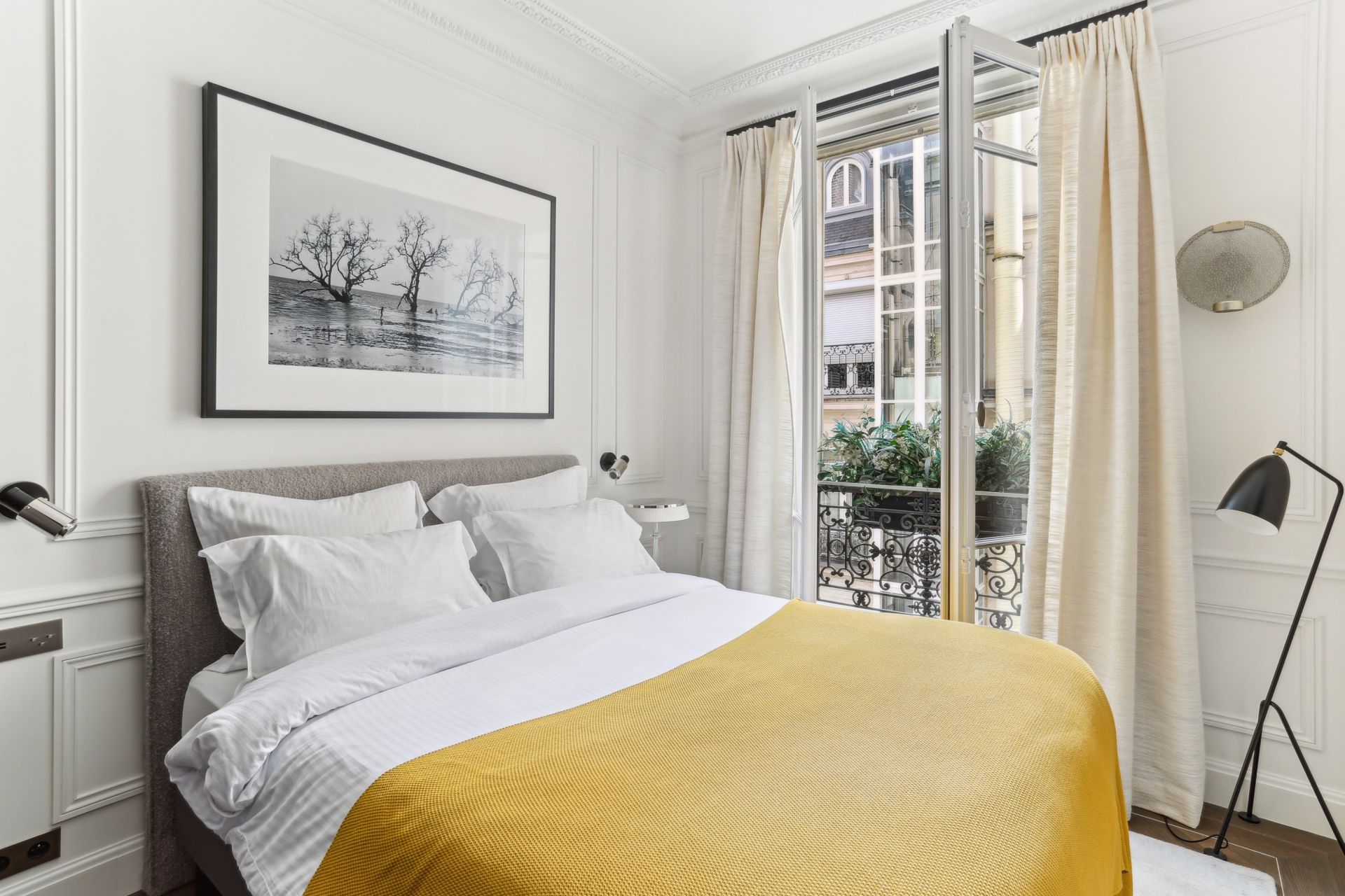 apartment 5 Rooms for sale on PARIS (75008)